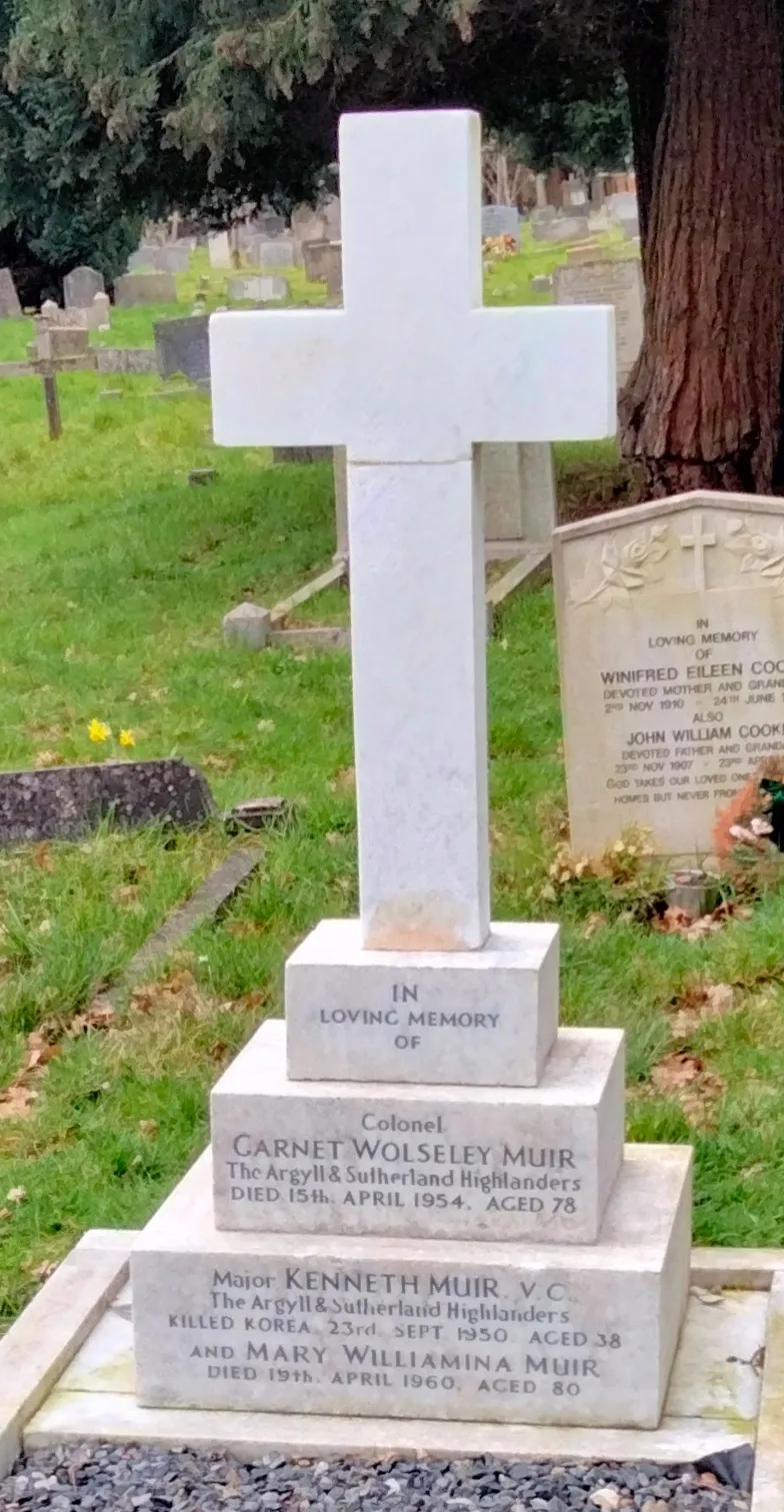 Photo showing: Grave of Colonel Garnet Wolseley Muir, St Peter's Churchyard, Frimley, Surrey. It also commemorates his wife and his son, Major Kenneth Muir VC, who is buried in the UN cemetery at Busan, Korea