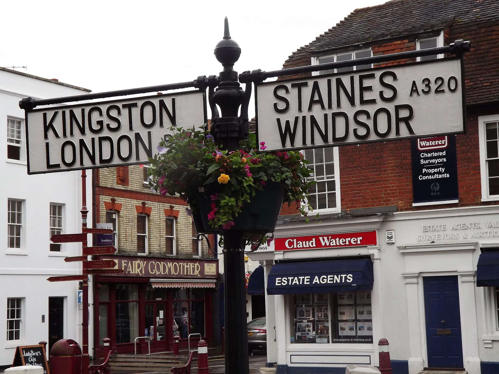 Photo showing: Old Road Signs, Chertsey