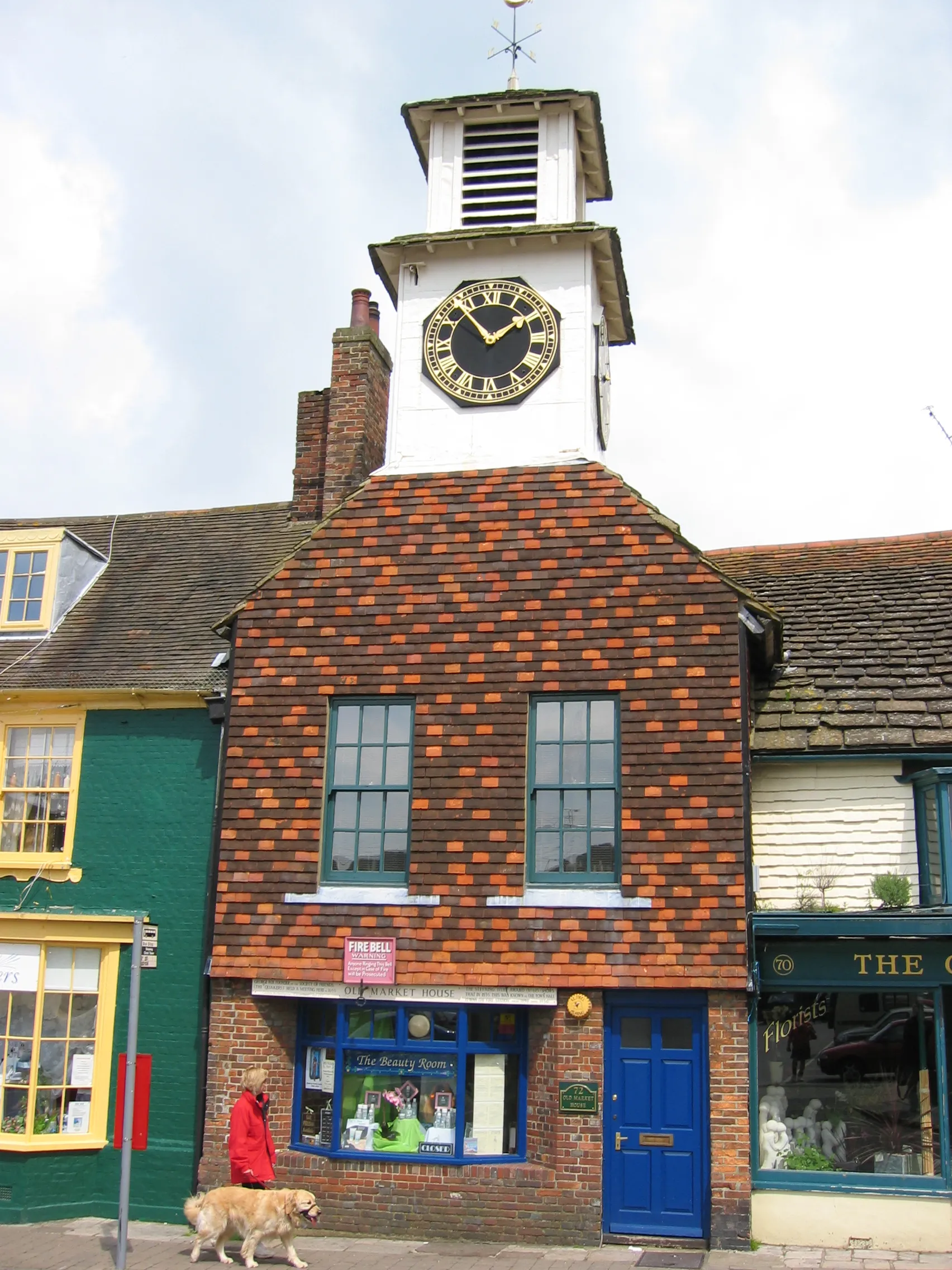 Photo showing: Photograph of Clock Tower, High Street, Steyning, West Sussex, England.
Taken on May 9, 2004 by Martin Tod.

Not the best picture of Steyning that I've ever seen, but the only one I currently have on my hard drive.