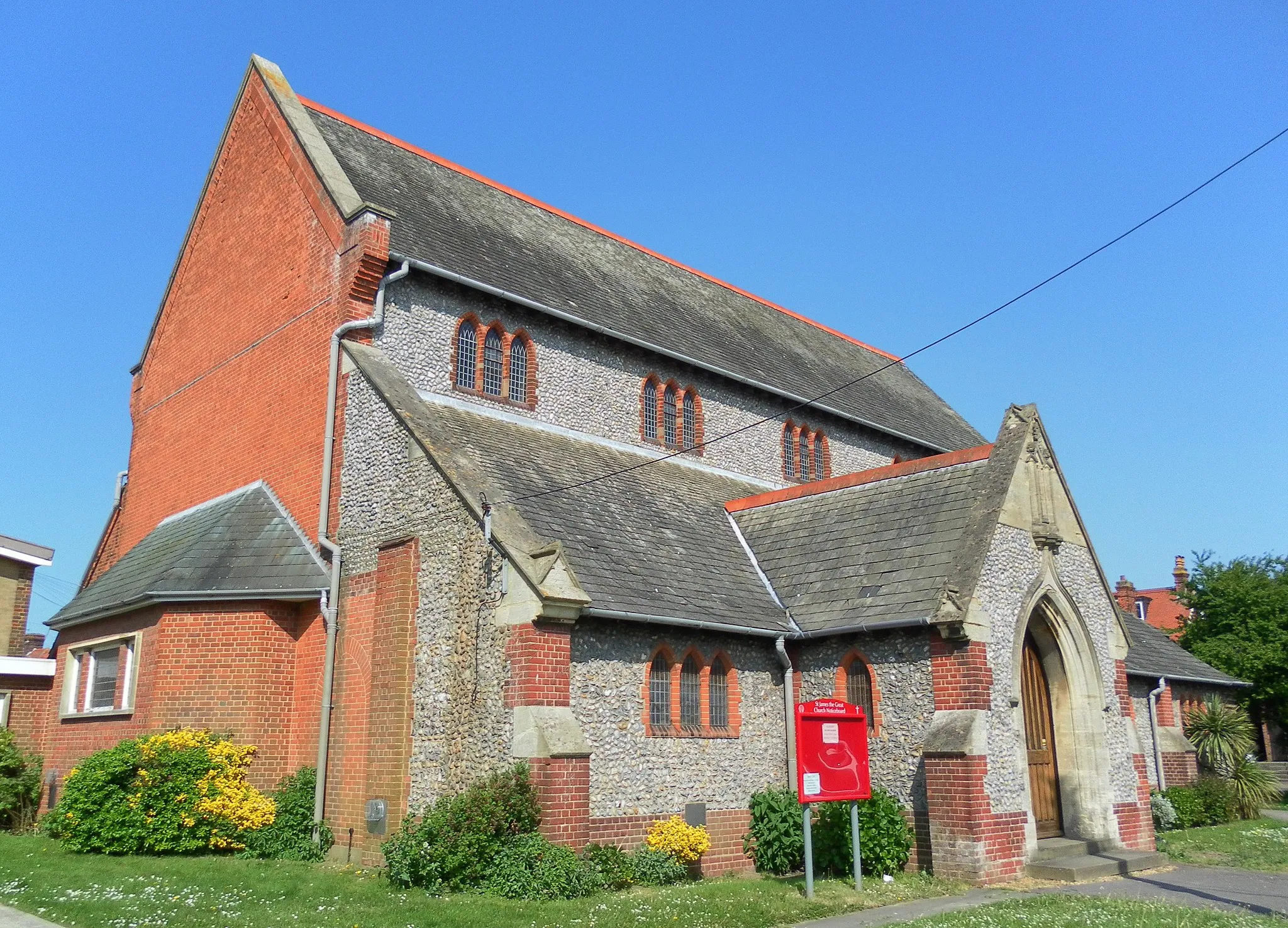 Photo showing: Parish church of St James the Great, Littlehampton, West Sussex, England, seen from the southwest