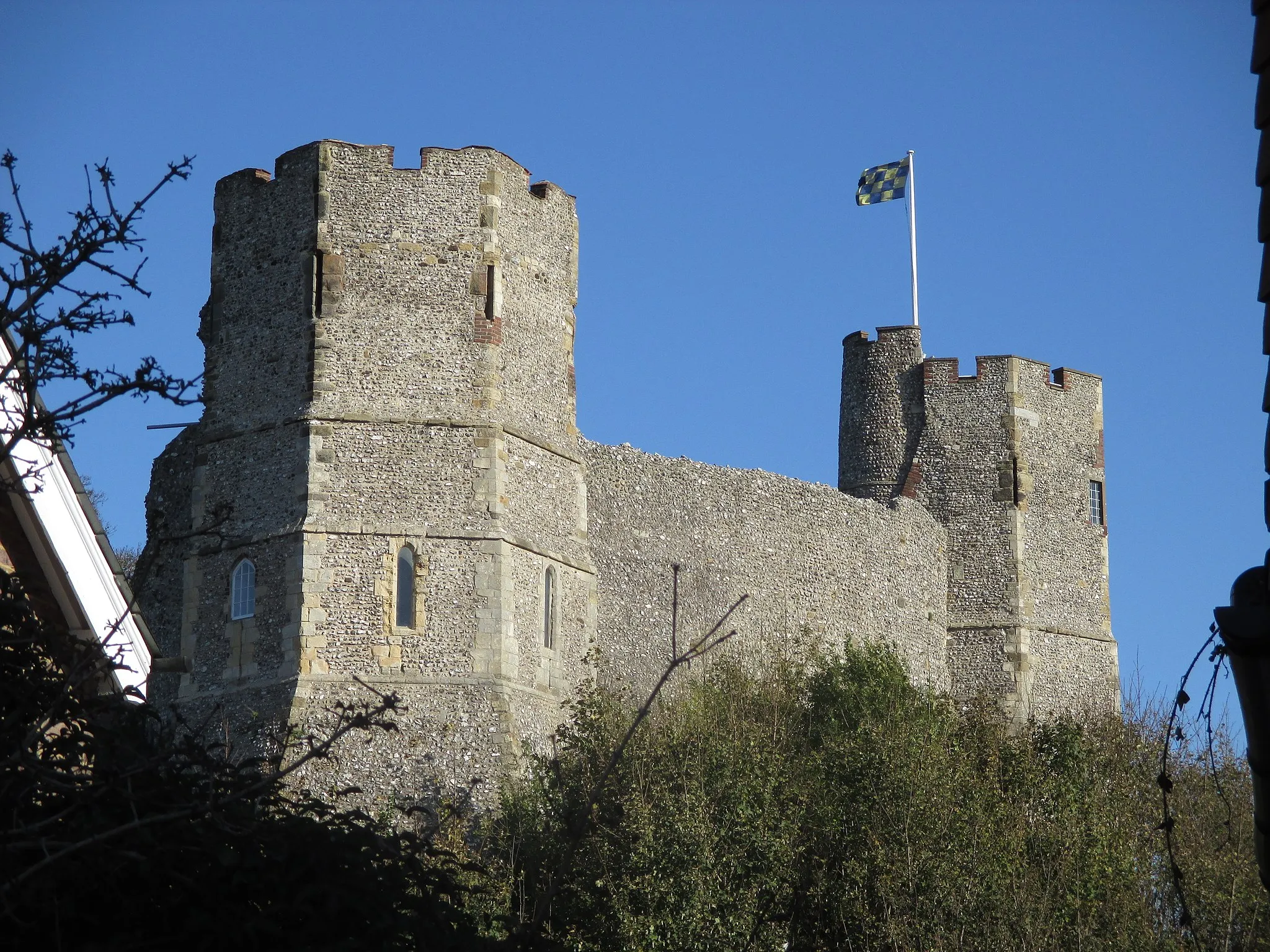 Photo showing: Two towers of Lewes Castle, West Sussex, photographed from the west.