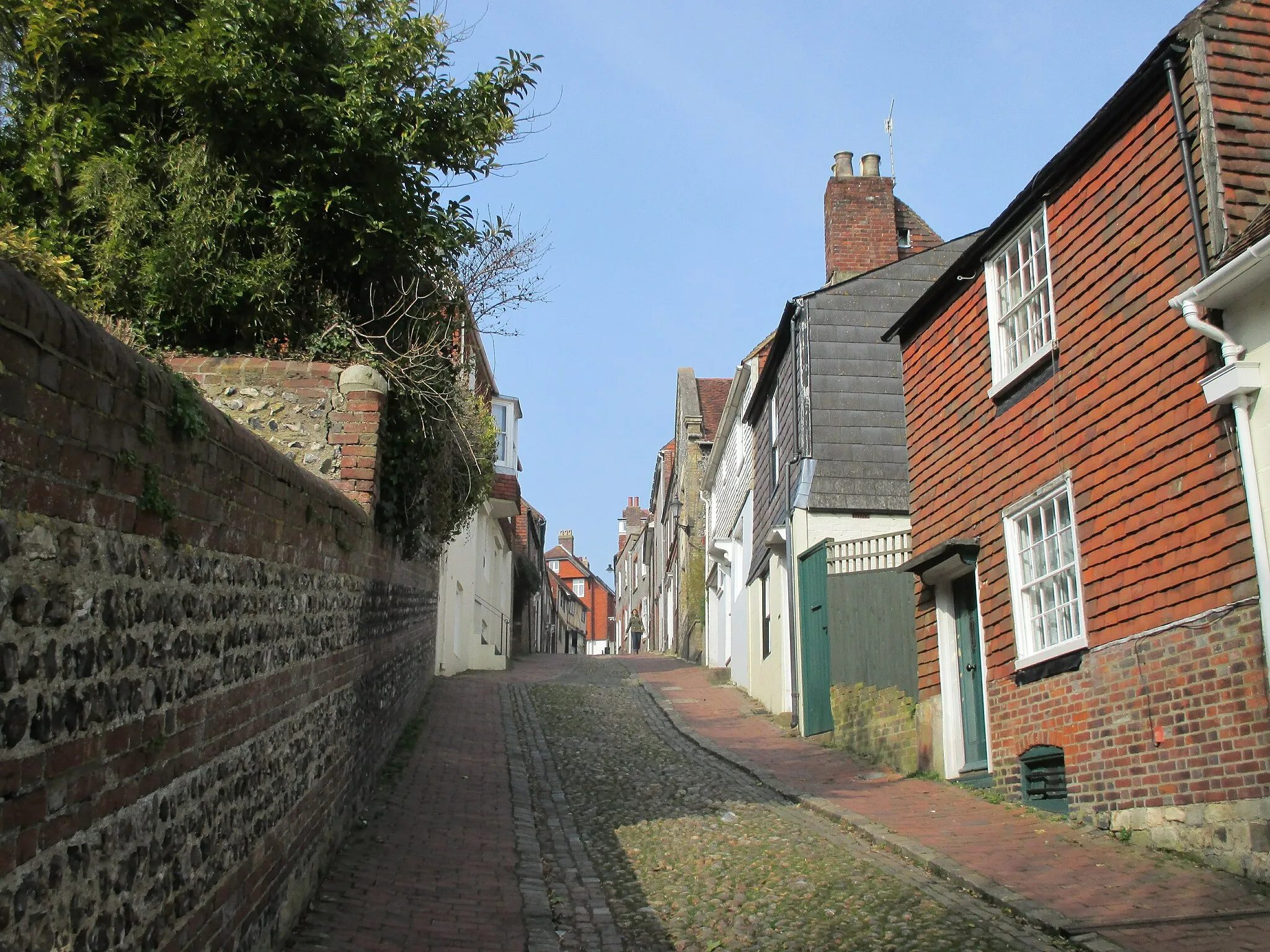 Photo showing: Keere Street, Lewes, East Sussex, photographed from the south-east