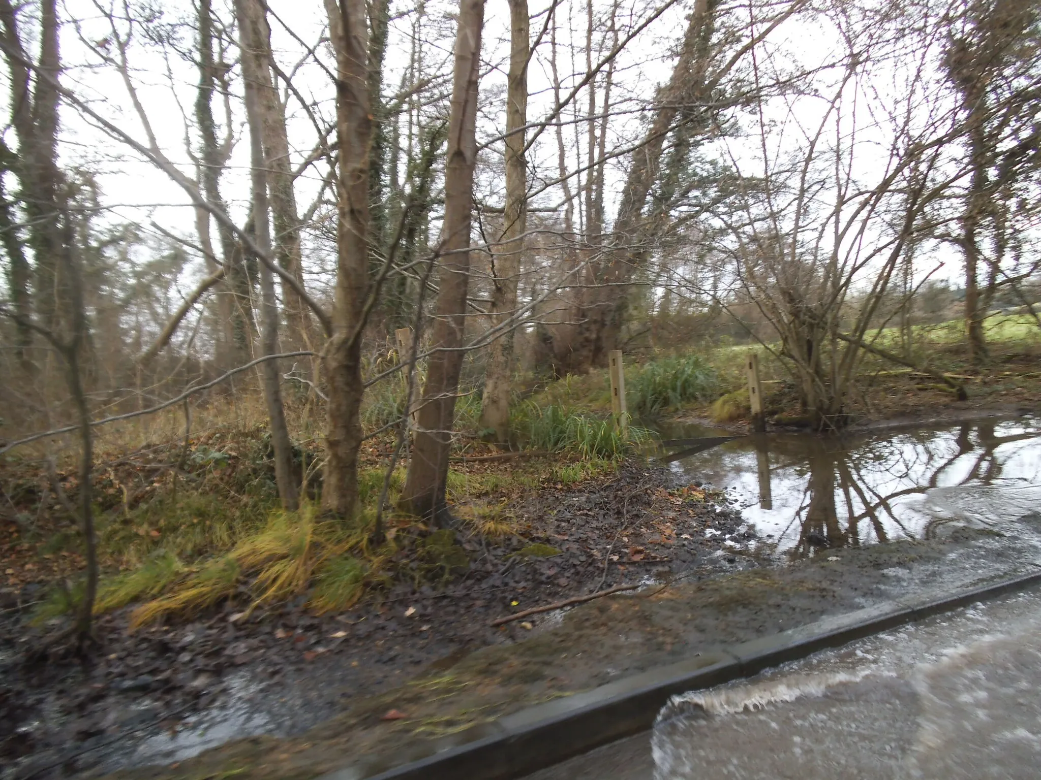 Photo showing: Alder Bourne Ford, Fulmer