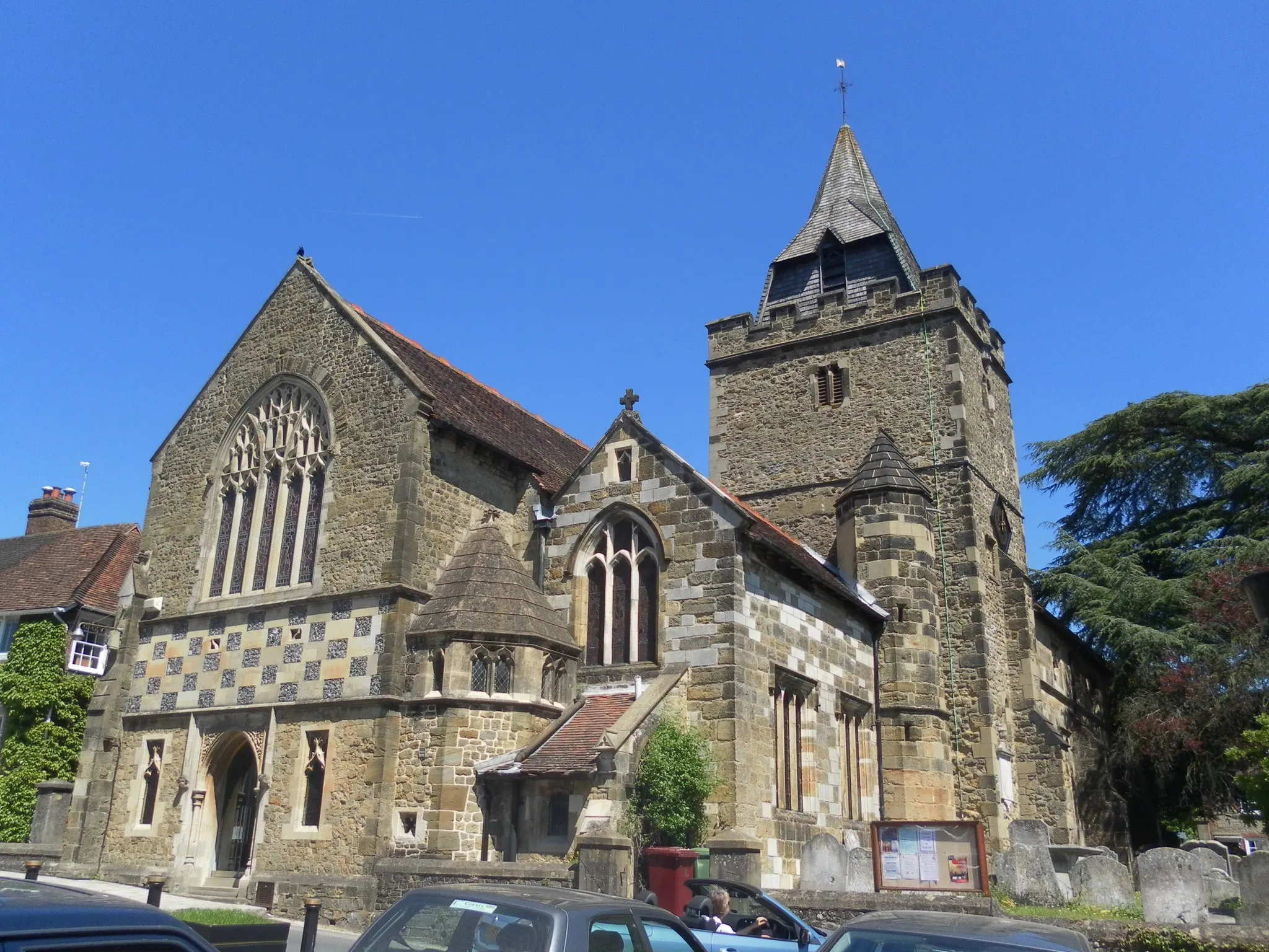 Photo showing: St Mary Magdalene's and St Denys' Church, Midhurst, District of Chichester, West Sussex, England.  The Anglican parish church of Midhurst. Listed at Grade II* by English Heritage (NHLE Code 1234717)