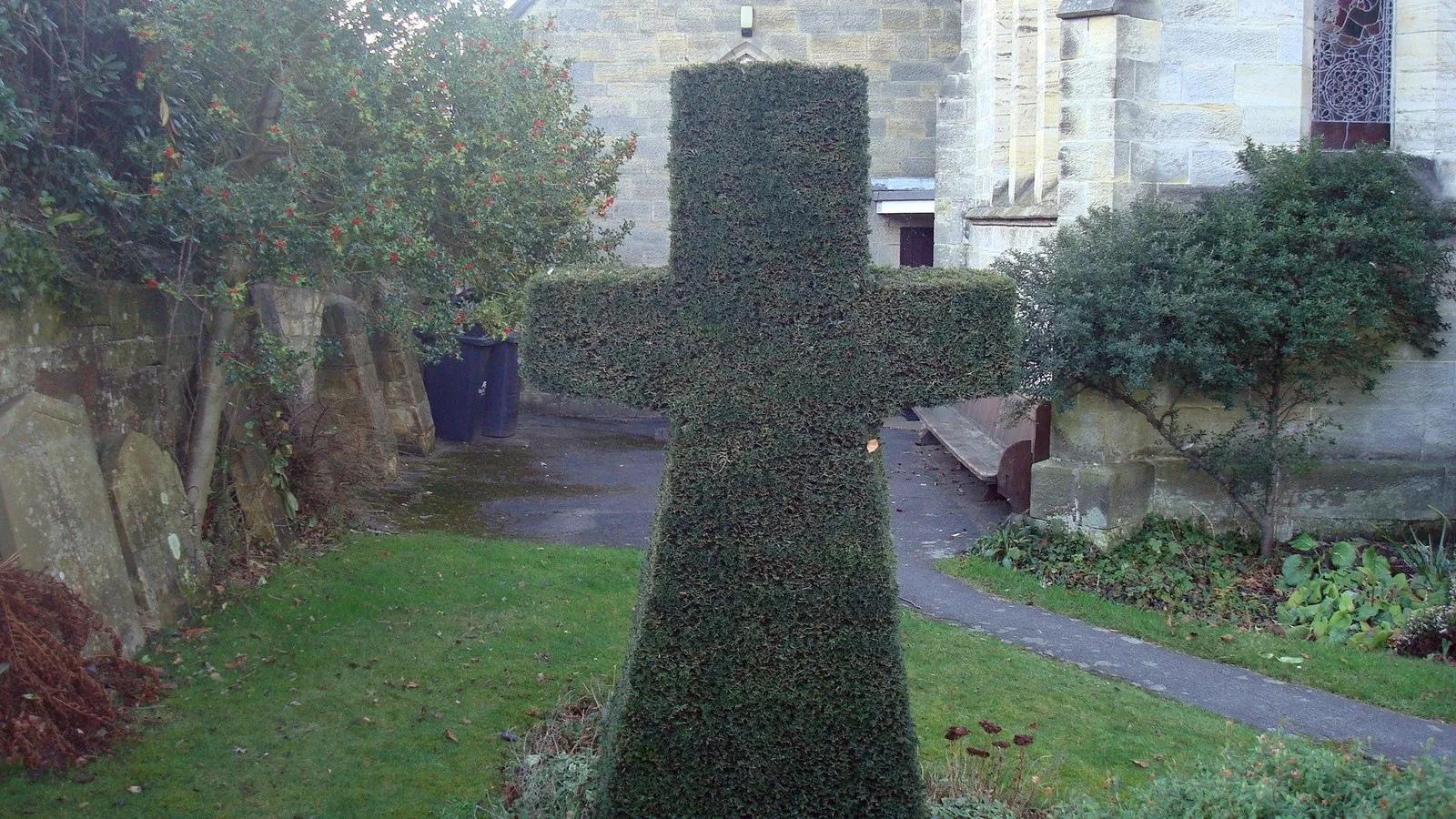 Photo showing: Topiary in church garden