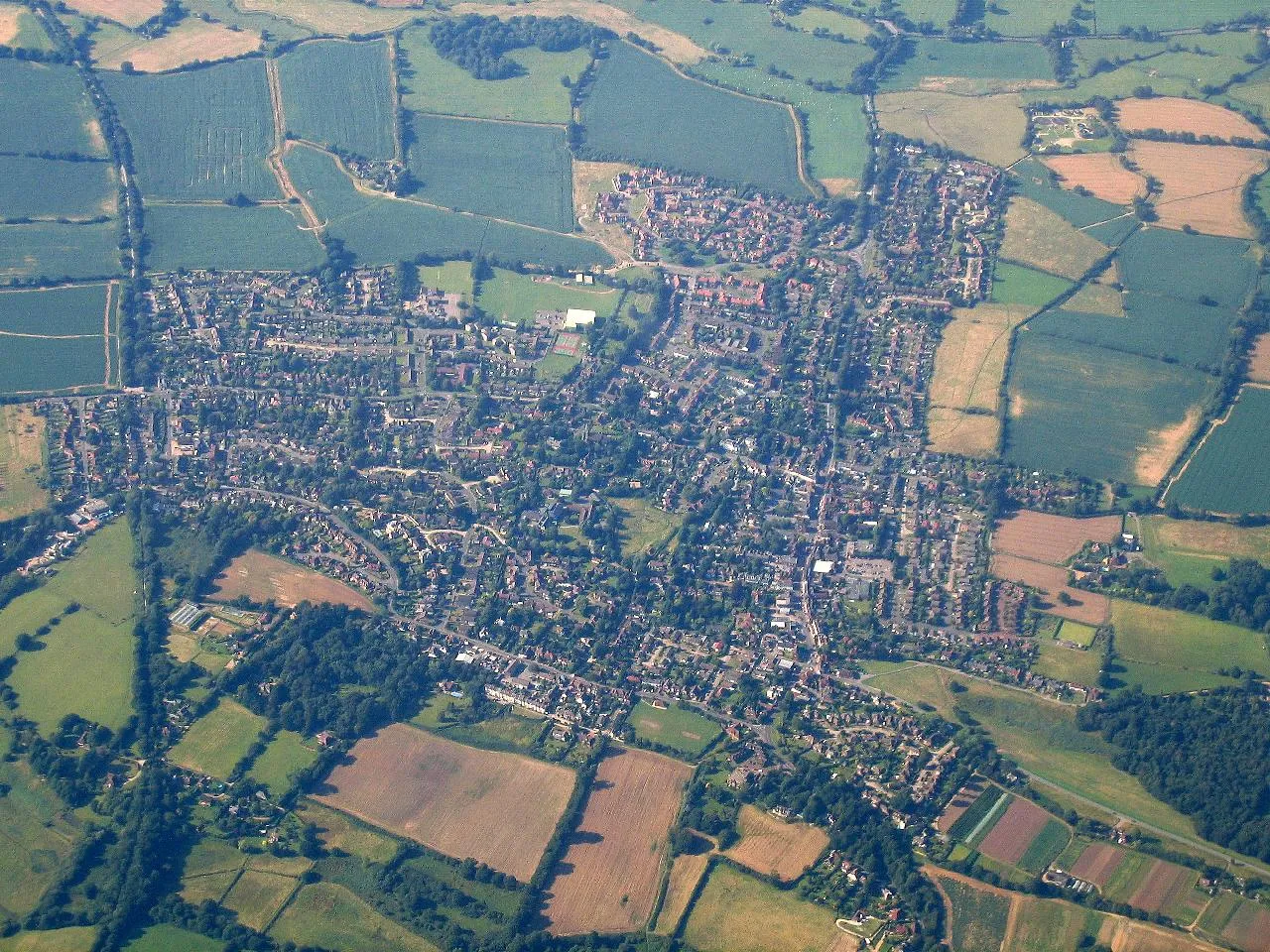 Photo showing: An aerial photograph of Henfield, West Sussex taken from the south on a flight into Gatwick Airport.