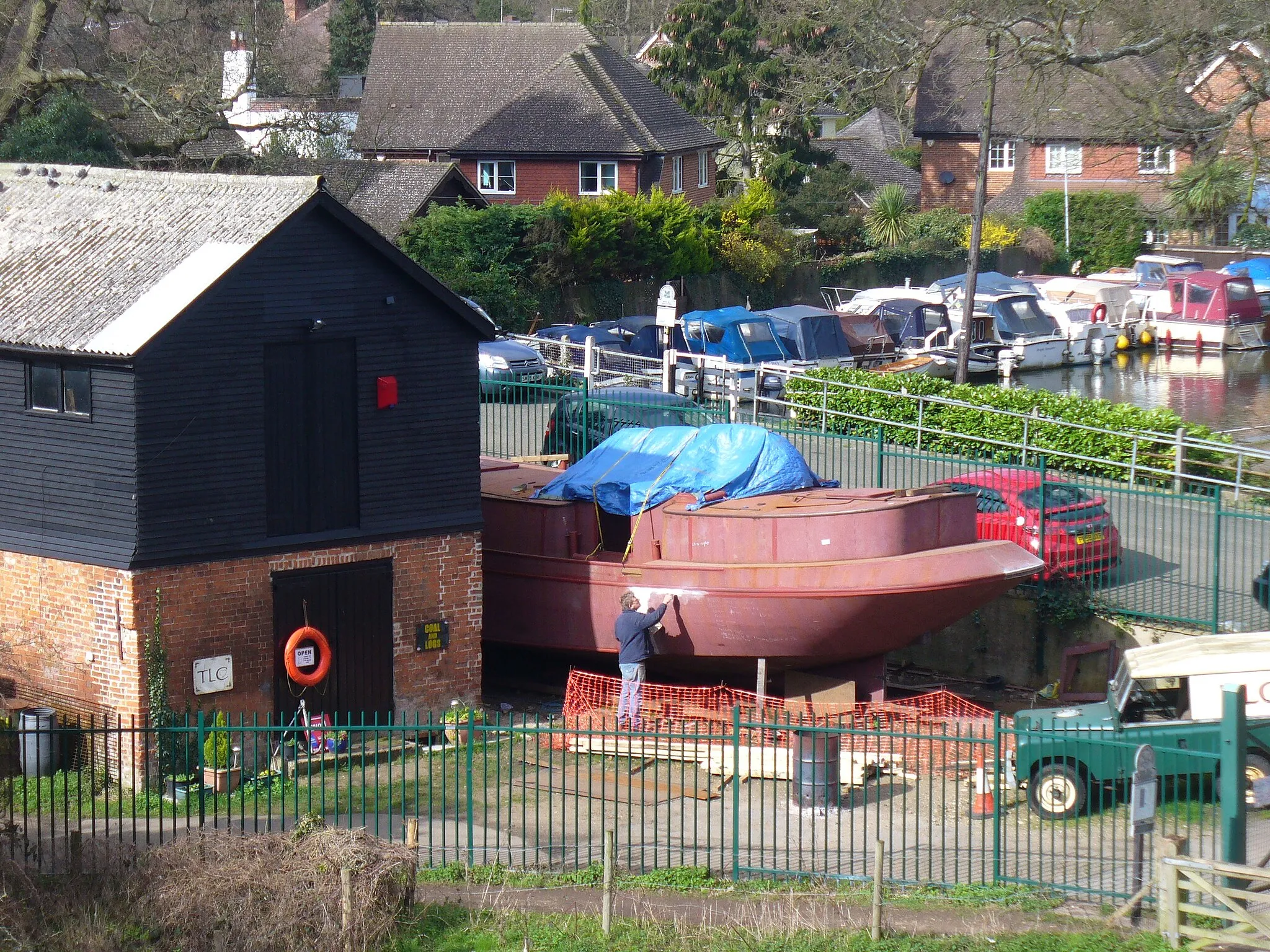 Photo showing: Boat Repair Yard, Byfleet