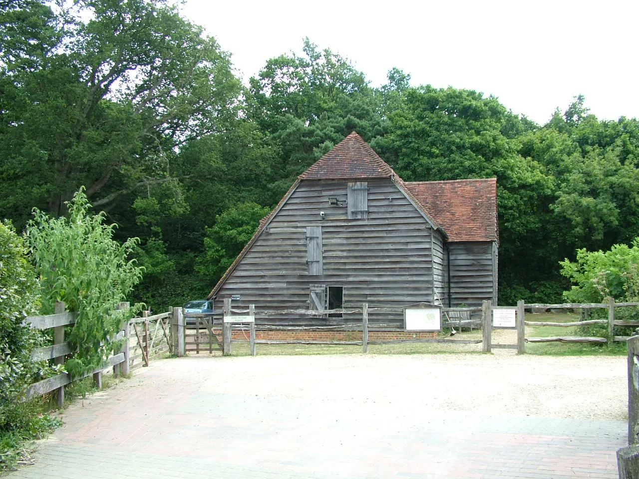 Photo showing: Barn in Bursledon