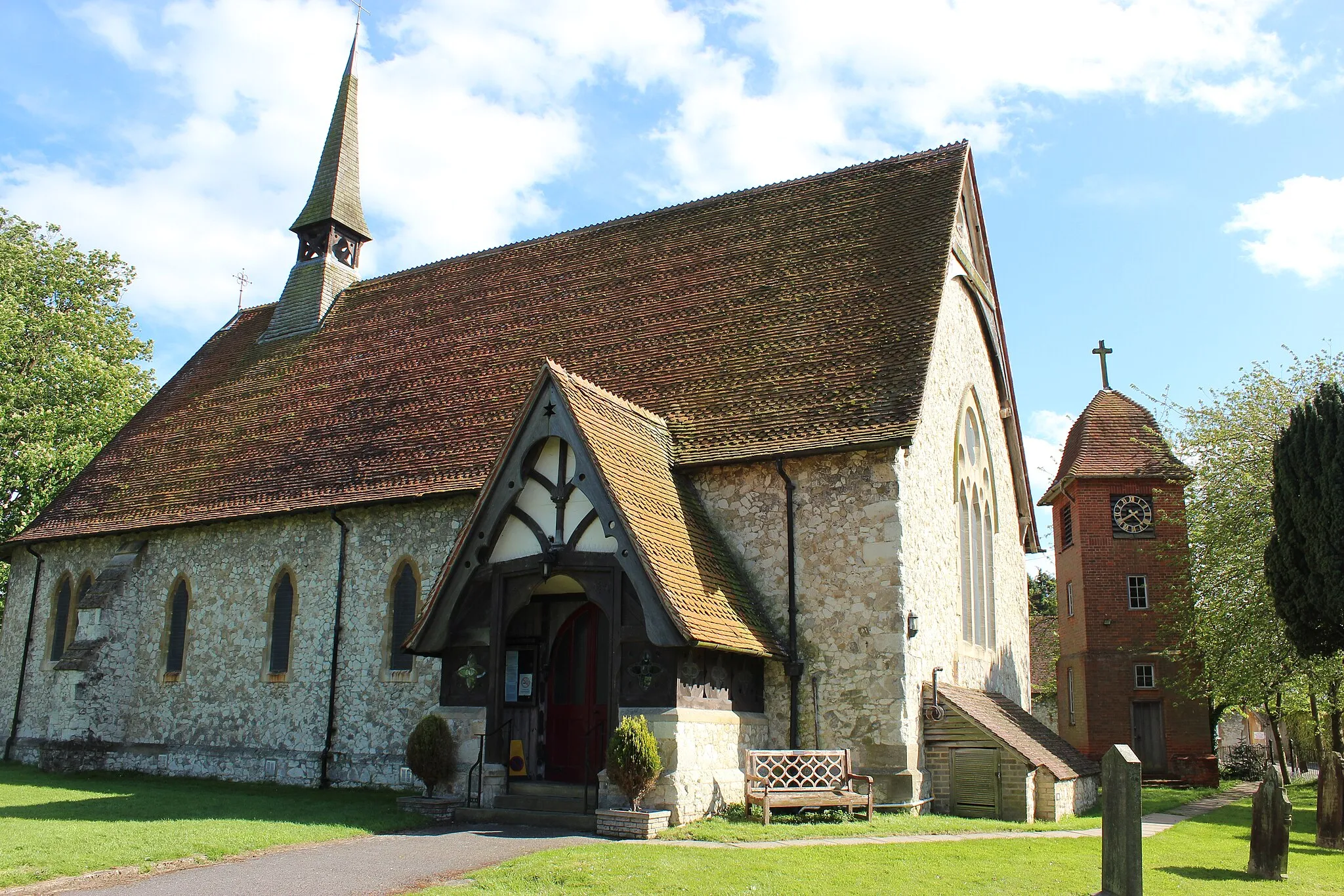 Photo showing: St Paul, Tongham, Surrey