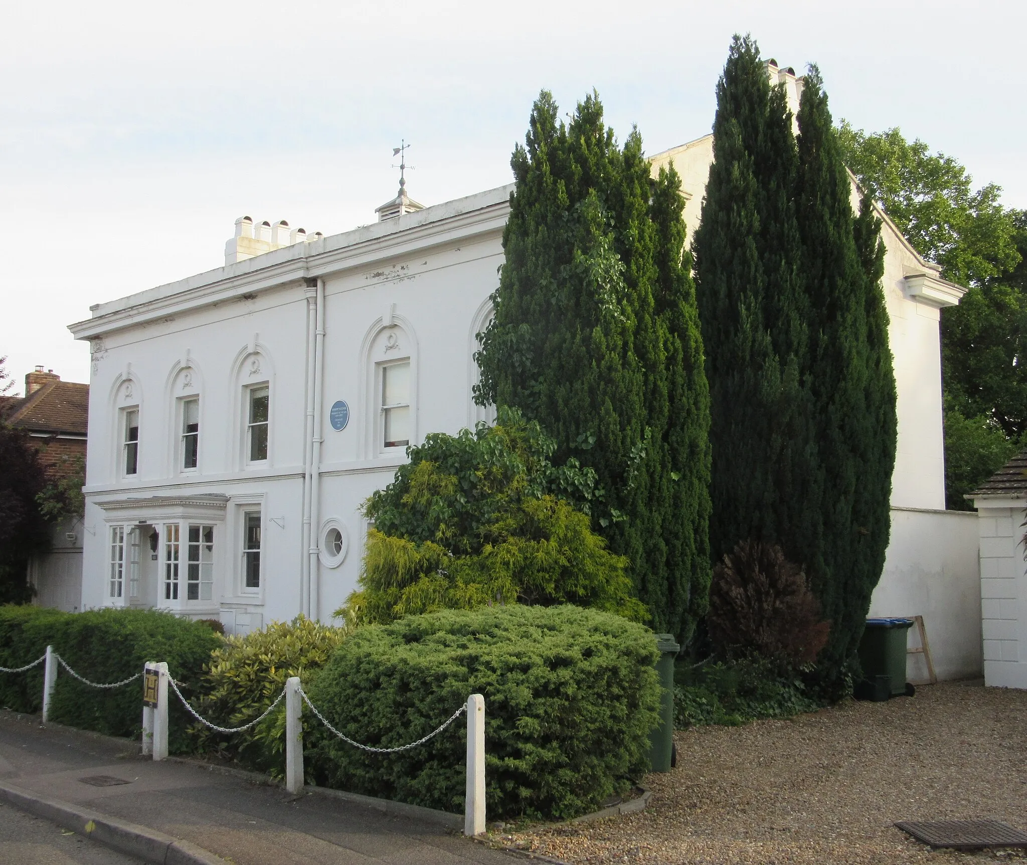 Photo showing: 15 West Grove, Hersham, Borough of Elmbridge, Surrey, England.  Herbert Hoover lived here, as indicated by the blue plaque.