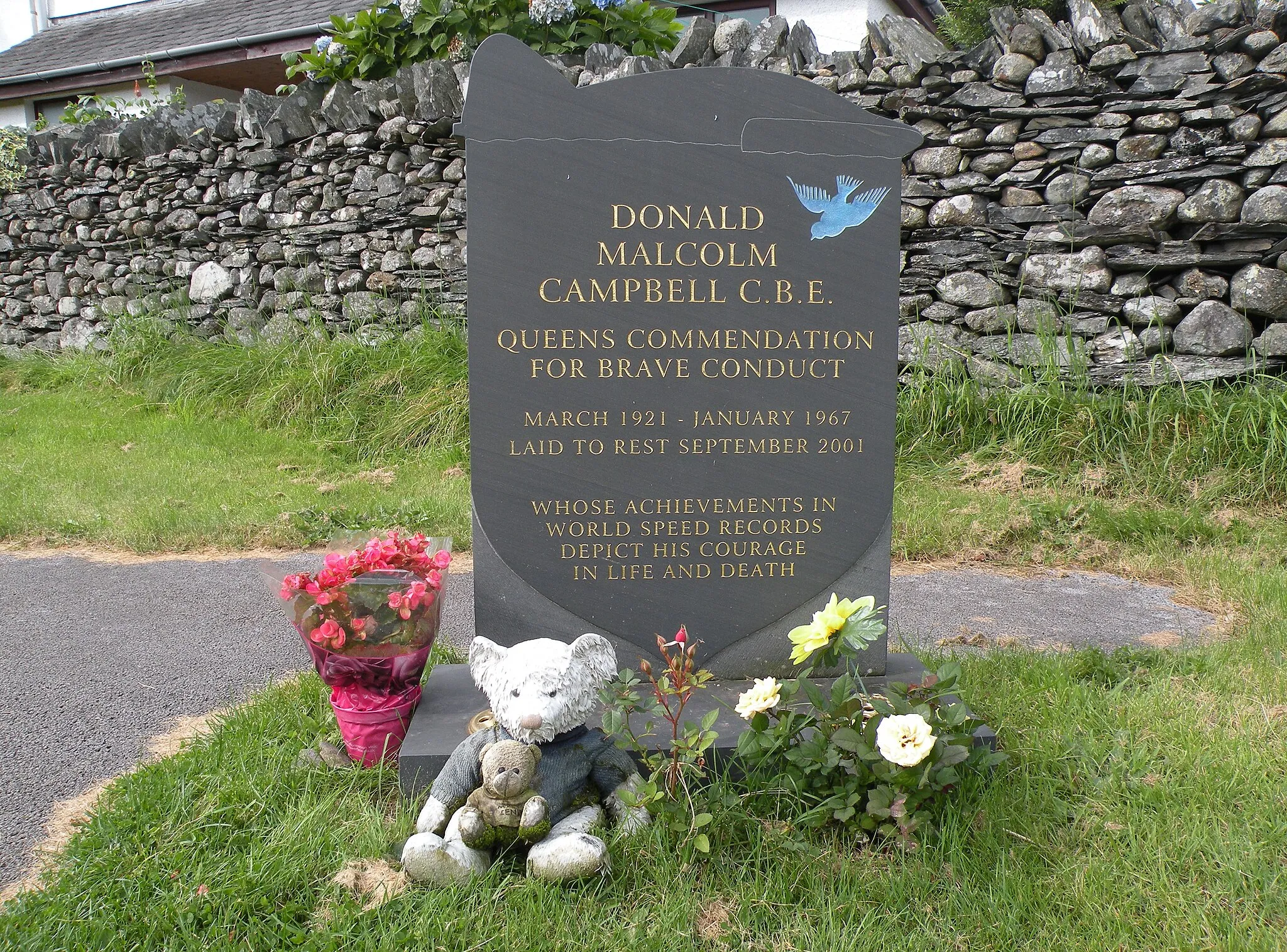 Photo showing: Donald Campbells Gravestone at Coniston Cumbria