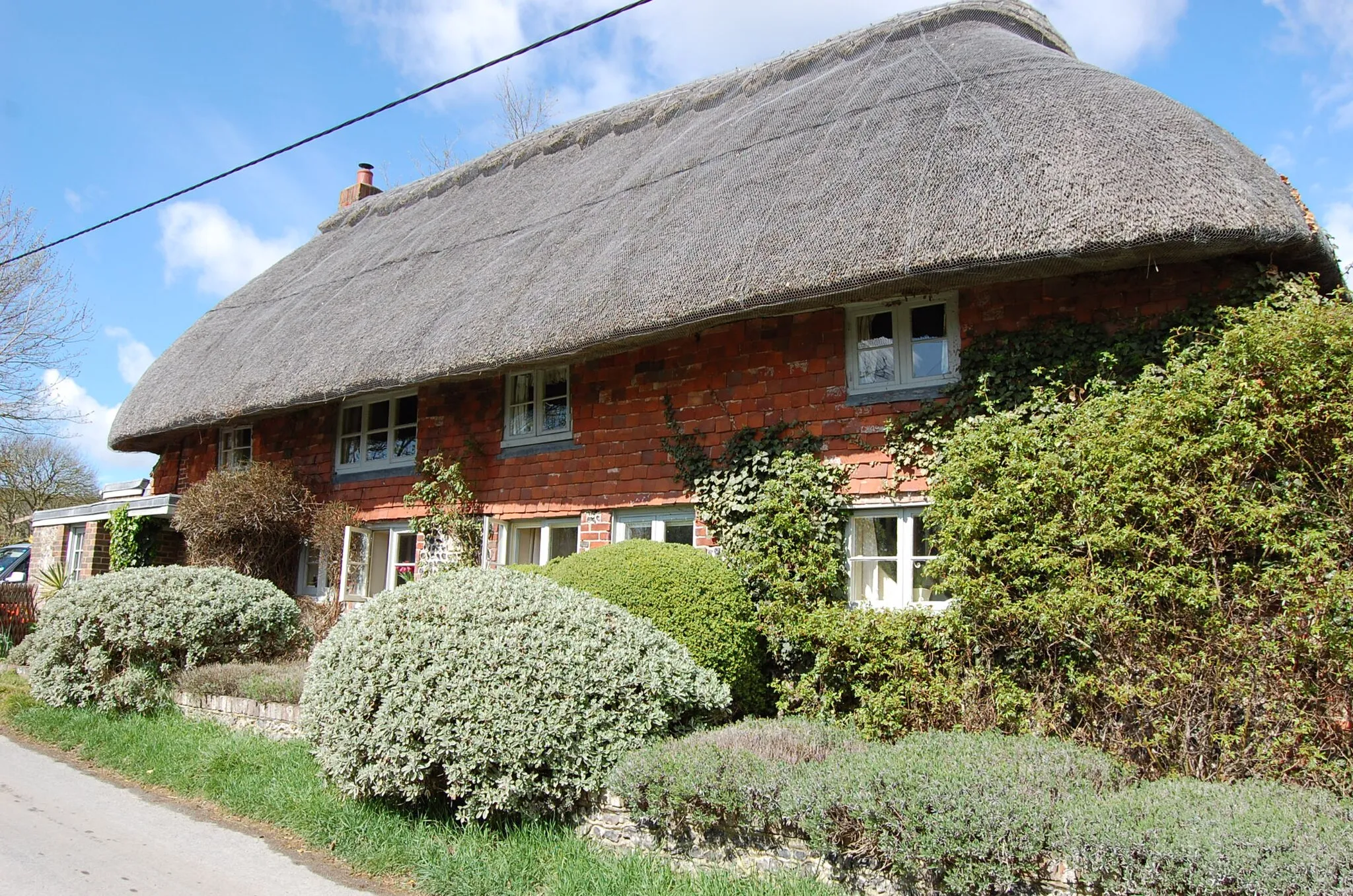 Photo showing: Thatched house, The Village, Alciston