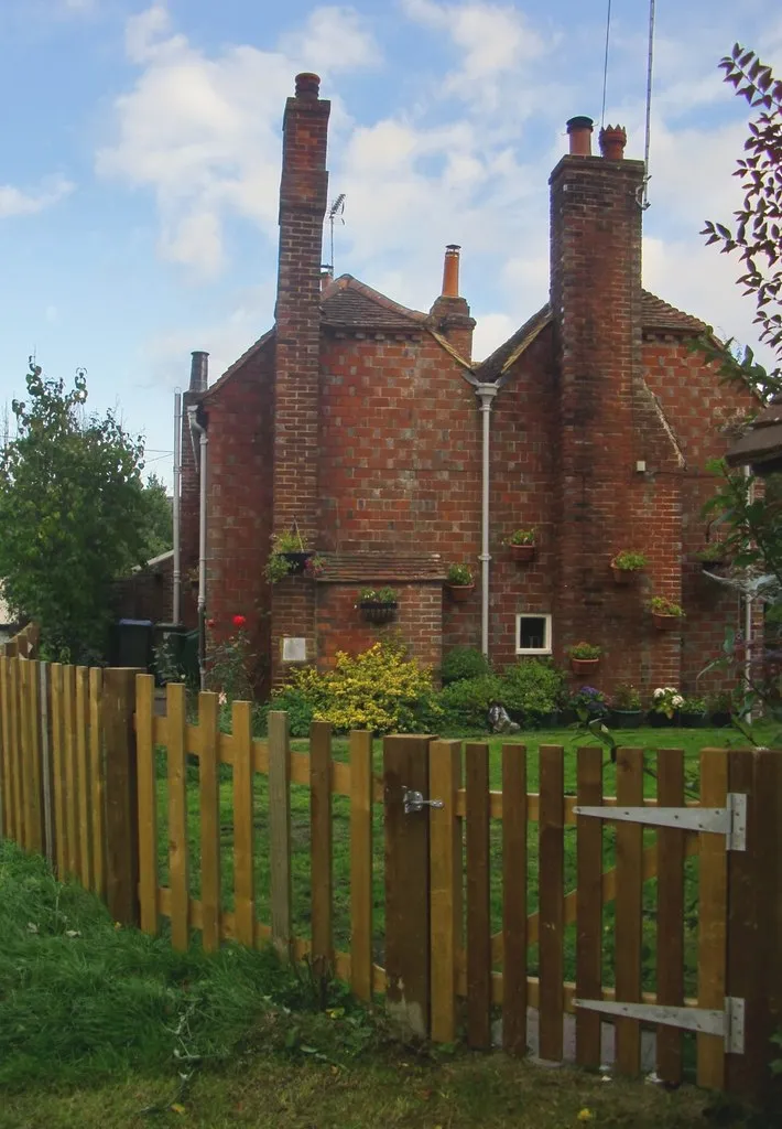 Photo showing: Cottage at Shipley: rat-trap bond