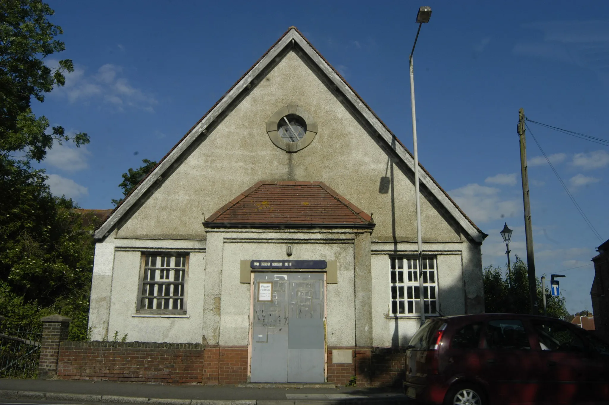 Photo showing: Photo (by me, R. de Salis, Rodolph (talk) 11:42, 23 July 2015 (UTC)) of the church hall of St. Mary the Virgin, Hayes, Middlesex, June 2015.