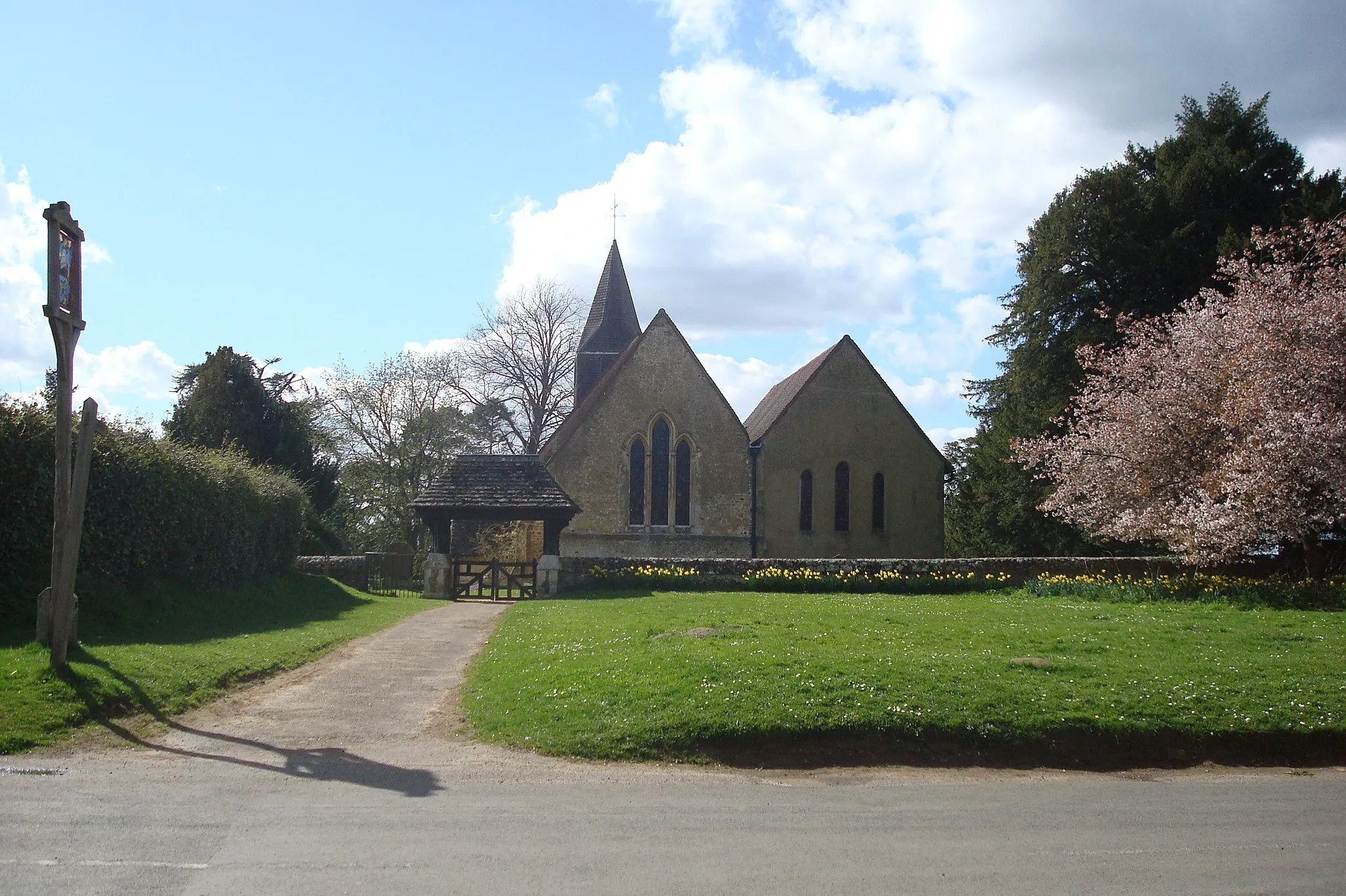 Photo showing: St James's Church, Abinger Common. S Knights, my photo, April 2009