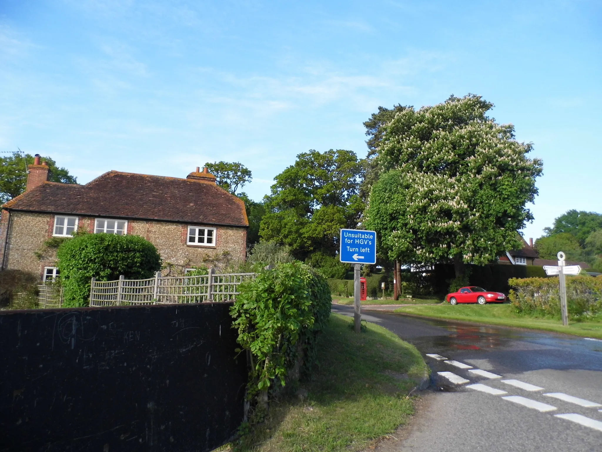 Photo showing: Hambledon Road at the junction of Station Lane