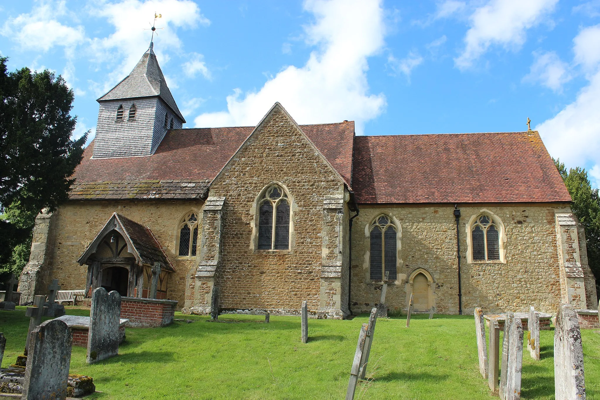 Photo showing: St Mary and All Saints, Dunsfold