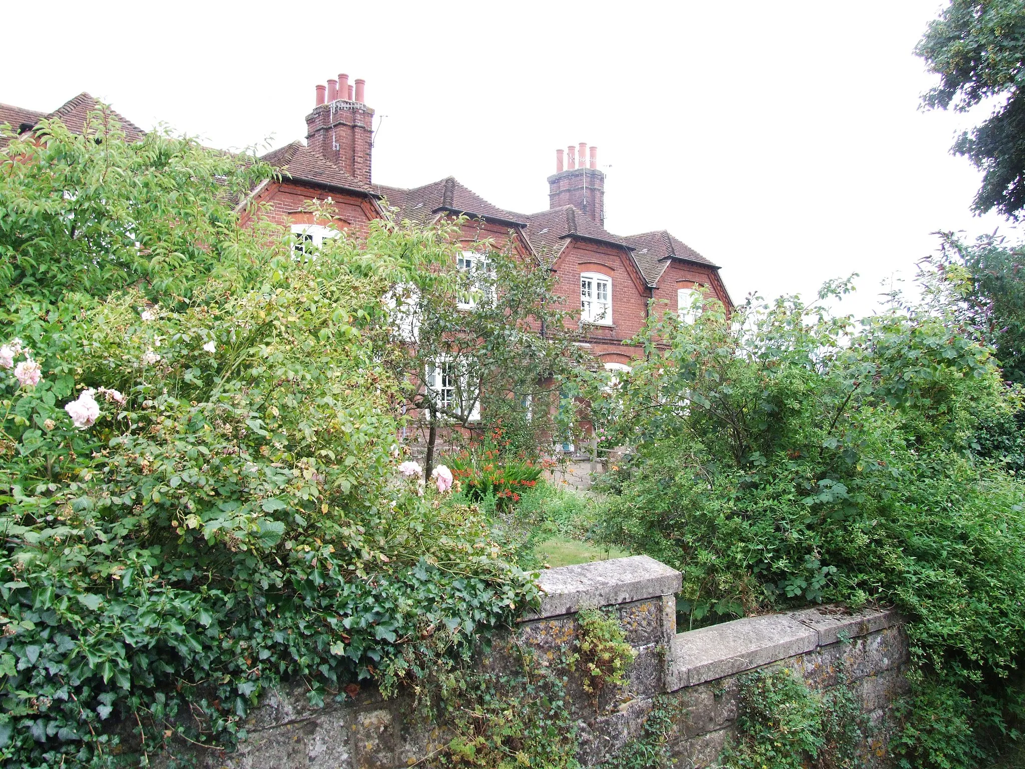 Photo showing: Almshouses, Yalding