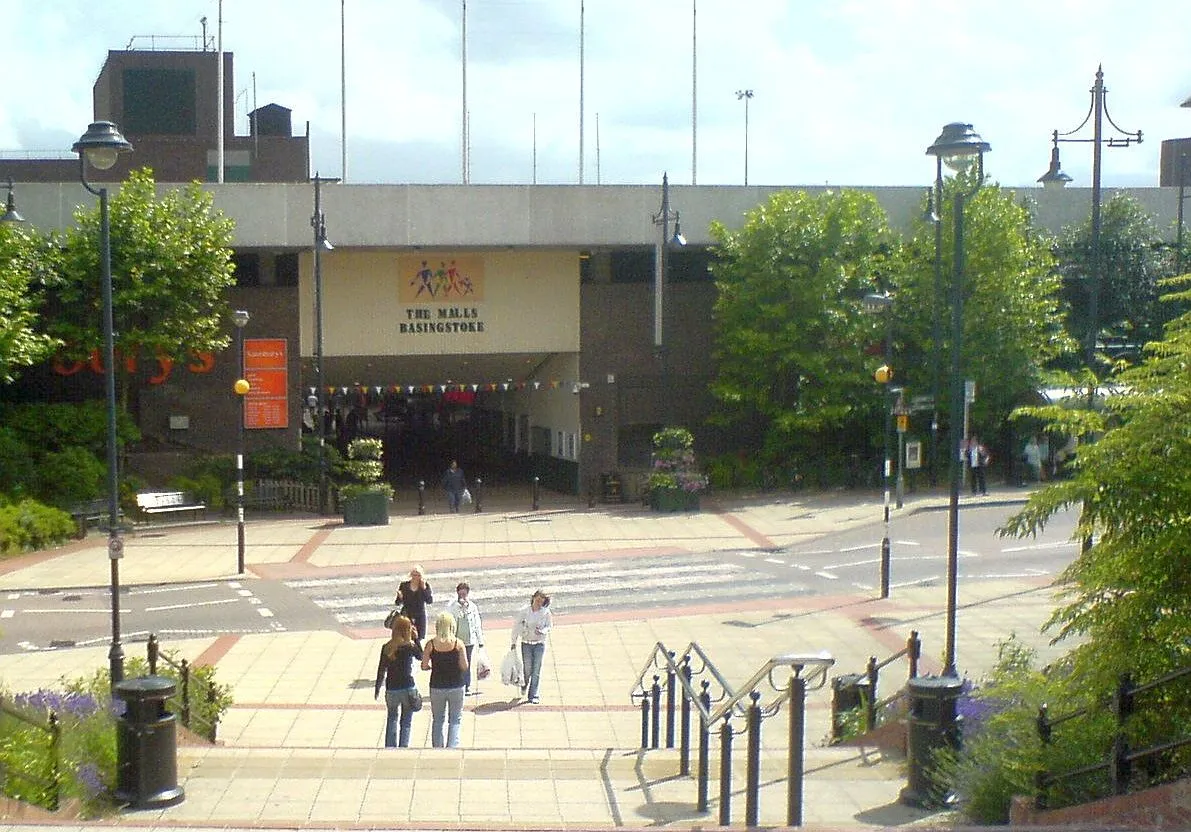 Photo showing: View of The Malls, Basingstoke from the Train Station.
Picture taken by Digimanpk on 20th June 2007.

Copyright
Copyright 2007 Muhammad Durrani