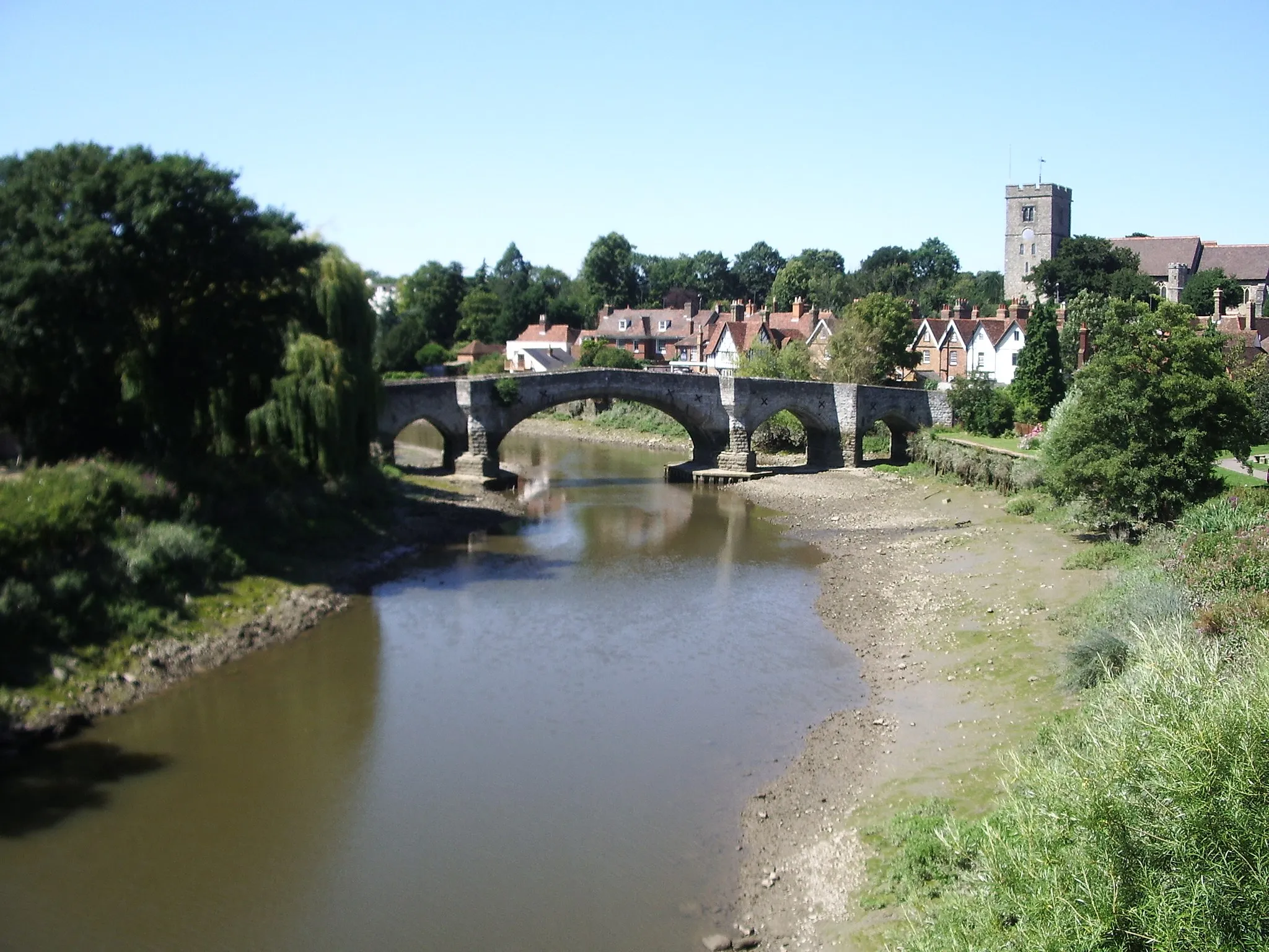 Photo showing: Medieval bridge crossing the River Medway at Aylesford, Kent, England.