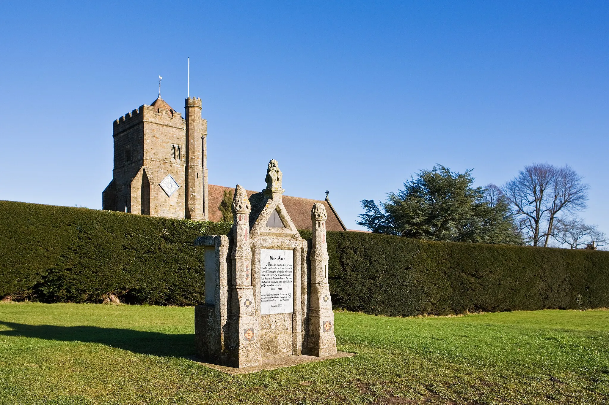 Photo showing: Battle Abbey - French monument to Harold