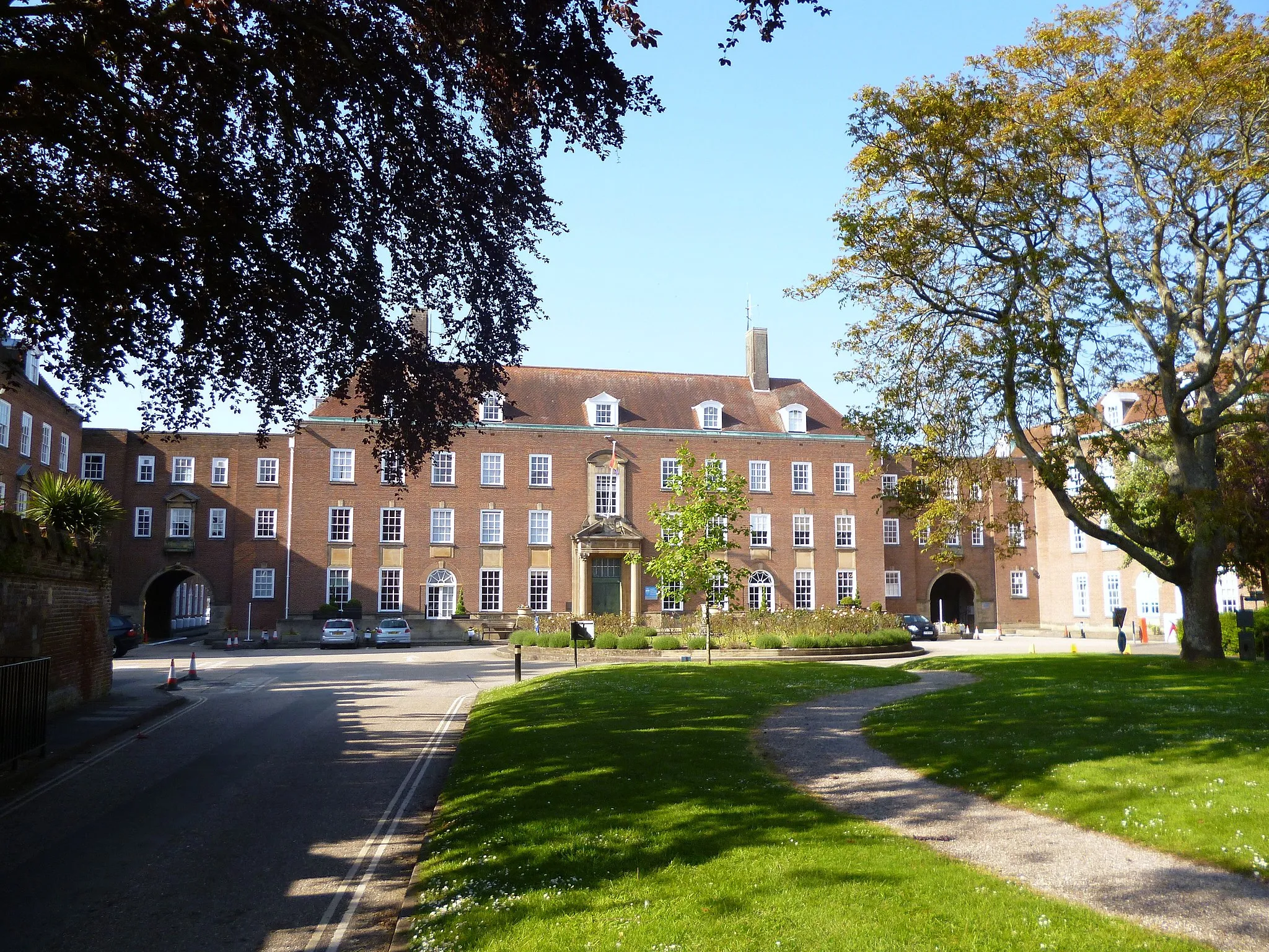 Photo showing: County Hall, Chichester