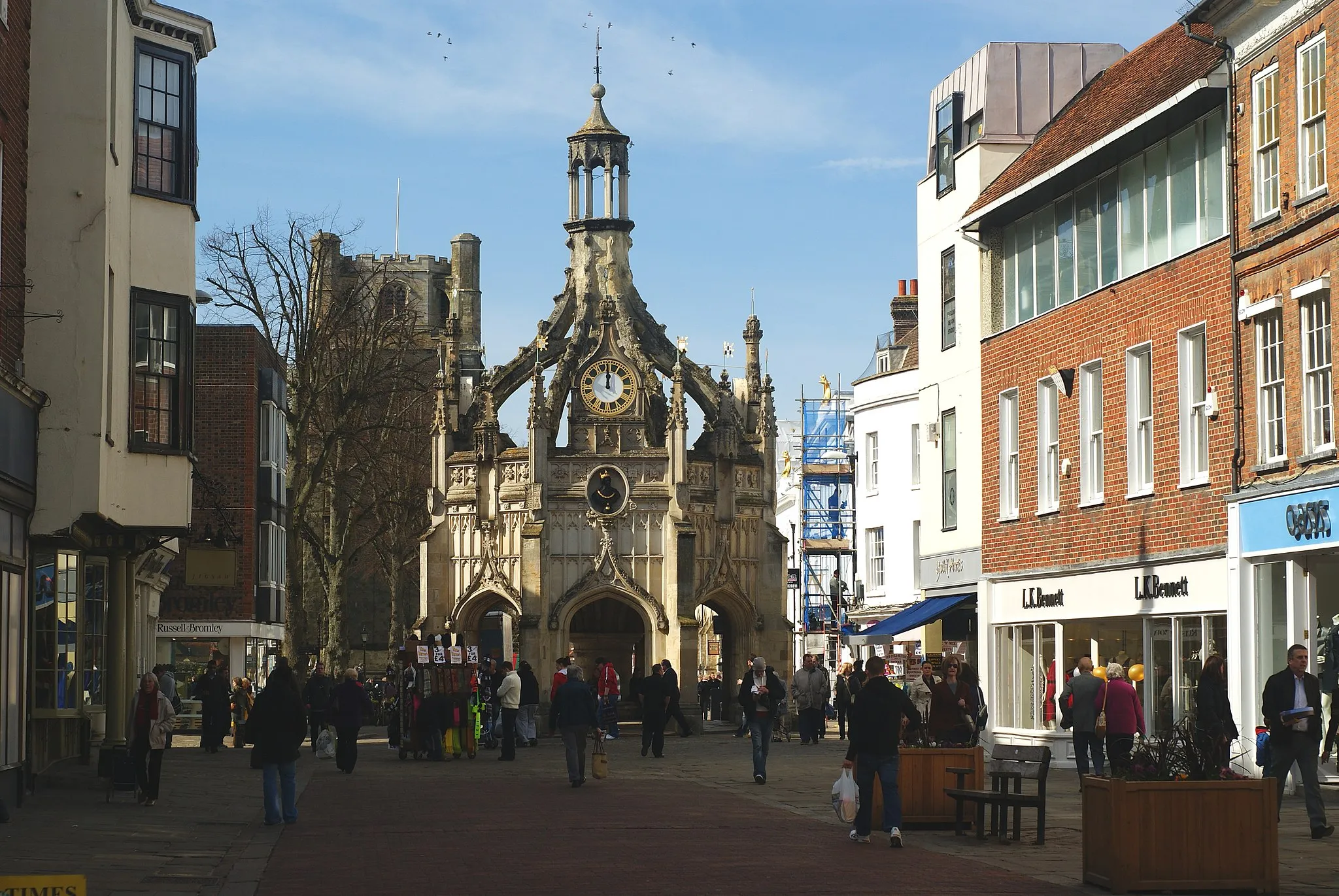 Photo showing: Market Cross, Chichester, Sussex Photographed from East Street, as a clock was striking for mid-day.
http://en.wikipedia.org/wiki/Chichester_Cross