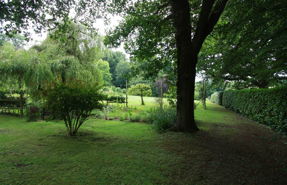 Photo showing: Alton Abbey, Medstead - Garden