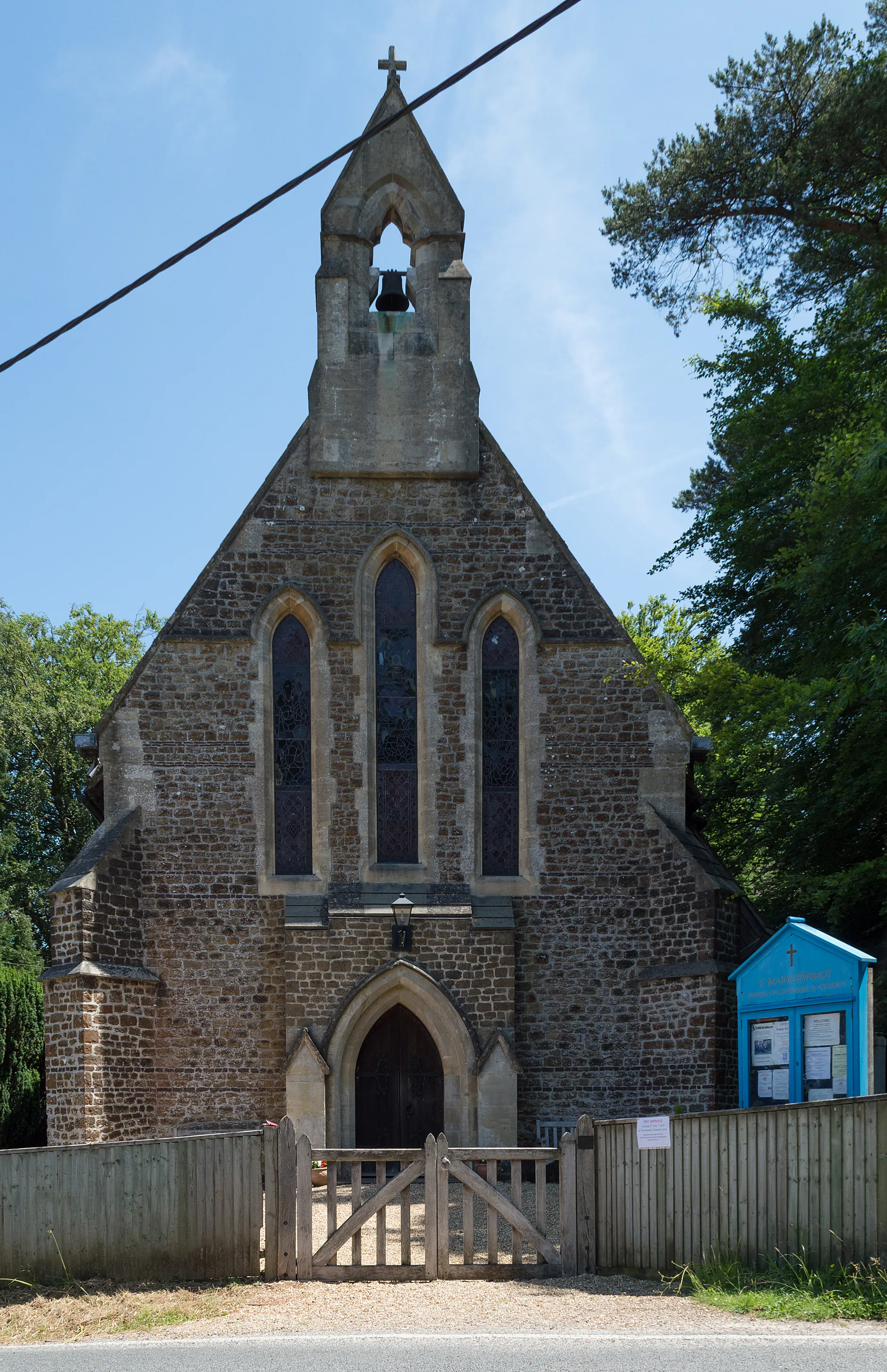 Photo showing: St Mary's parish church, Church Lane, Ewshot, Hampshire