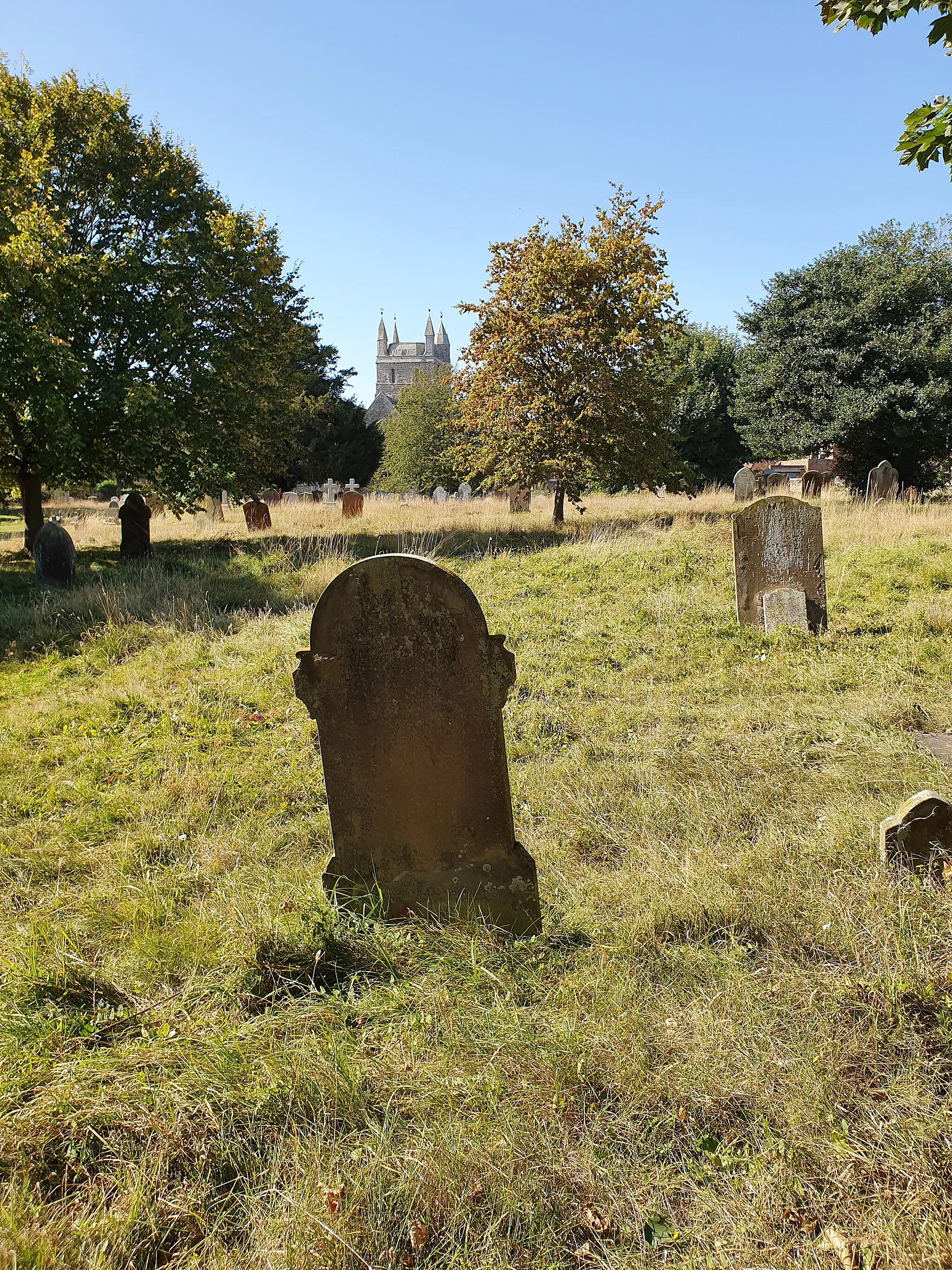 Photo showing: St Nicholas churchyard, New Romney on 21 September, 2019.