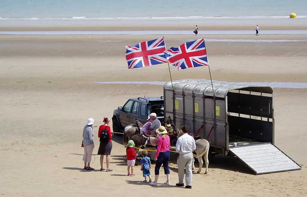 Photo showing: Donkey rides on the beach at Dymchurch, Kent, UK.