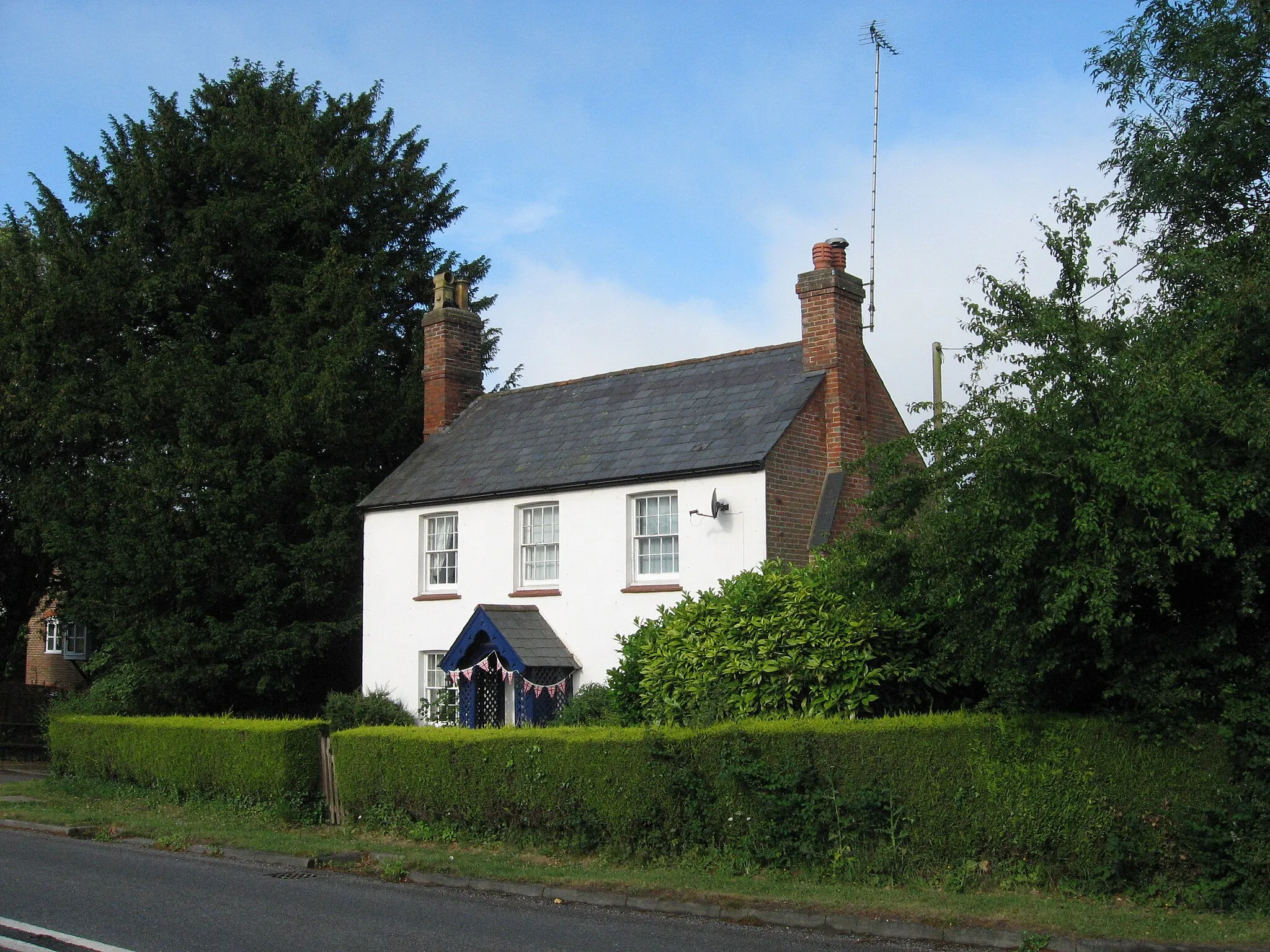 Photo showing: Cottage in Crabtree