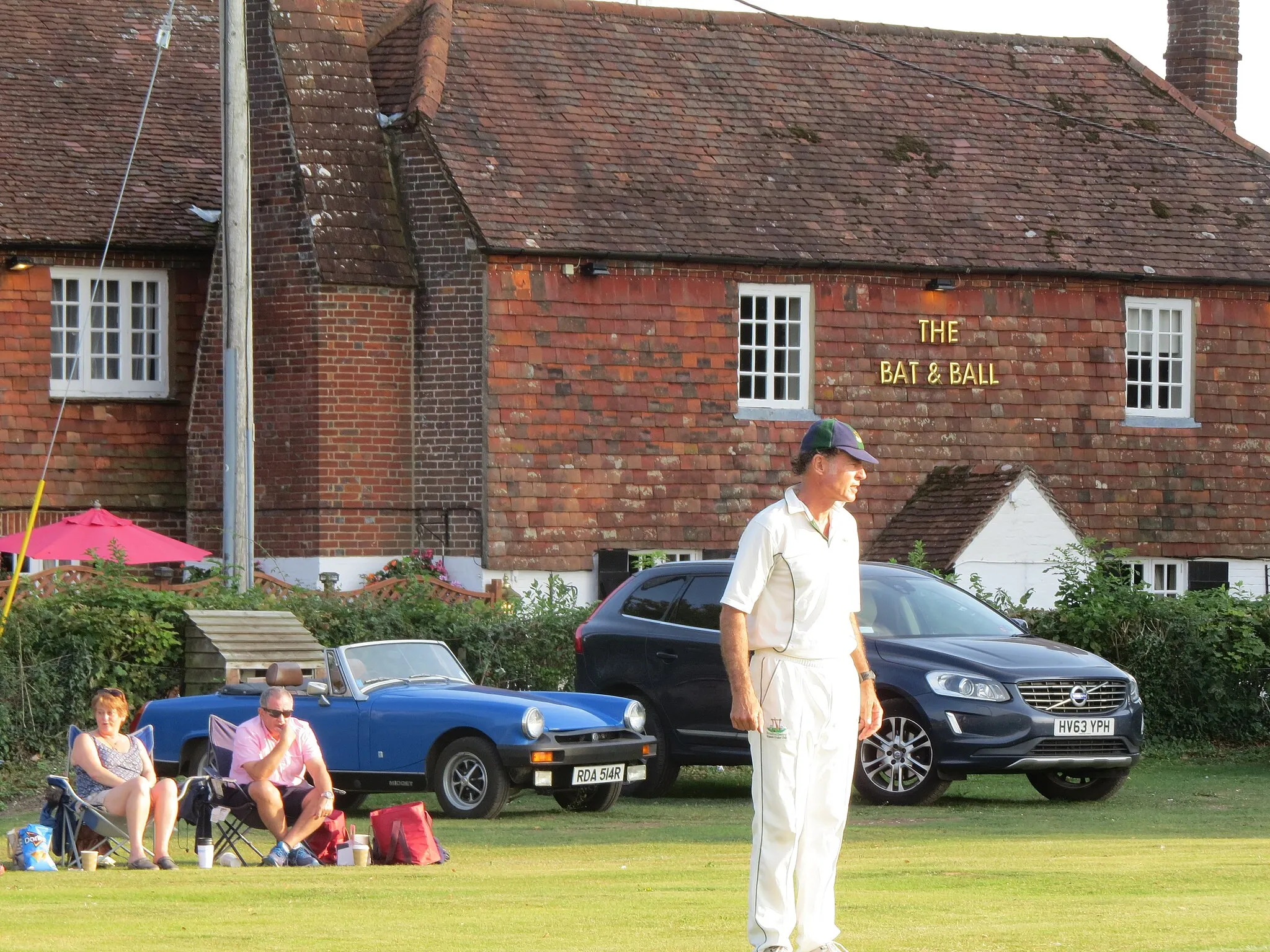 Photo showing: Fielder in front of Bat and Ball