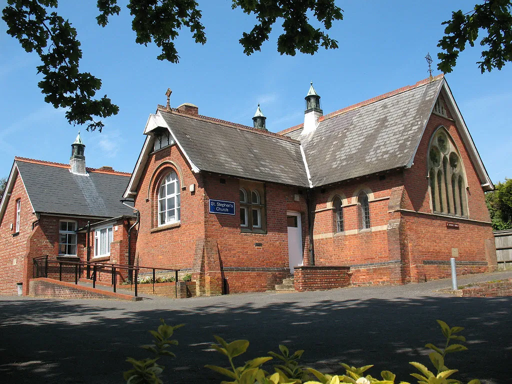 Photo showing: St Stephen's church - east end