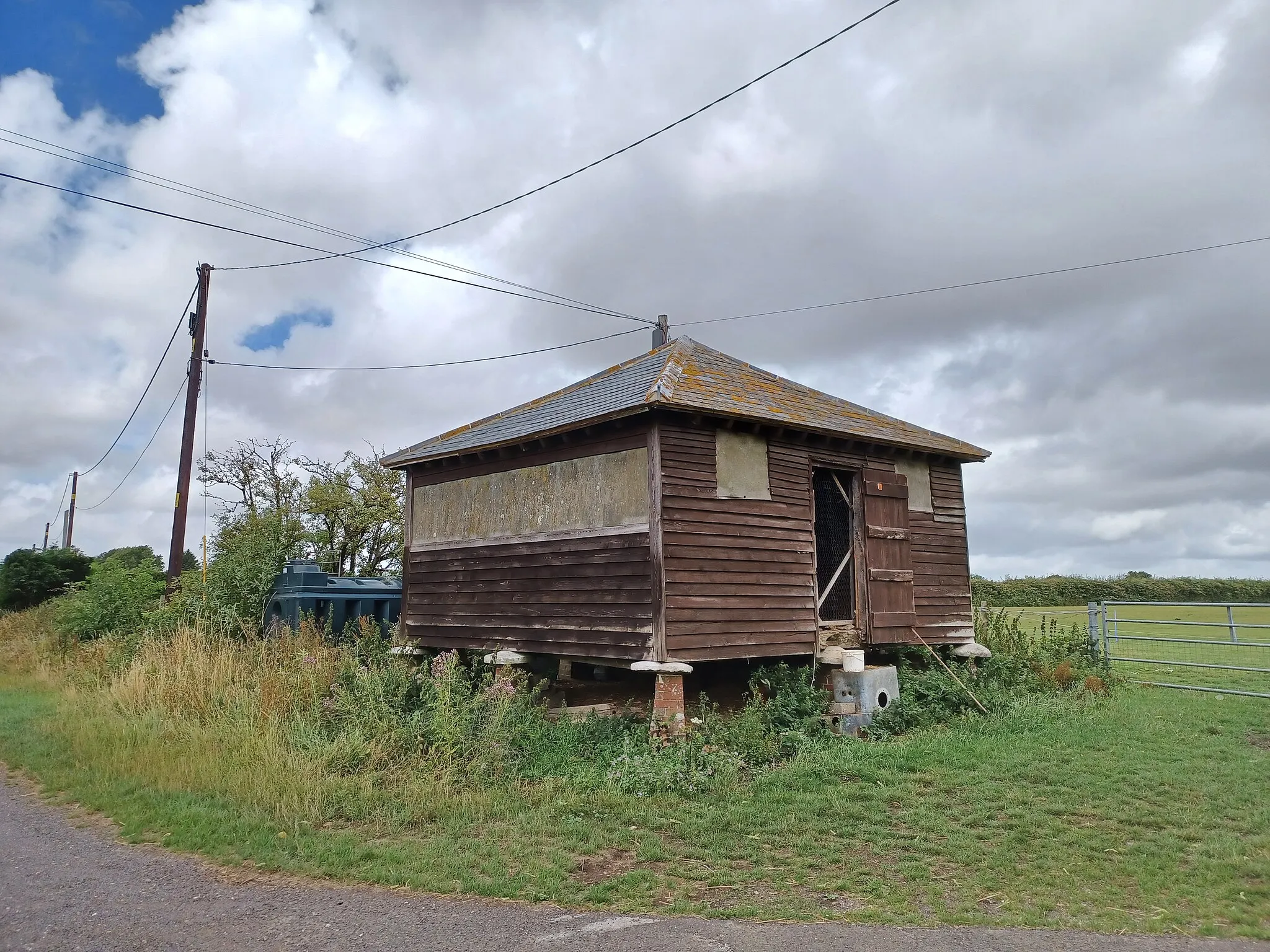 Photo showing: Lodge Farm, West Marden, West Sussex, England.