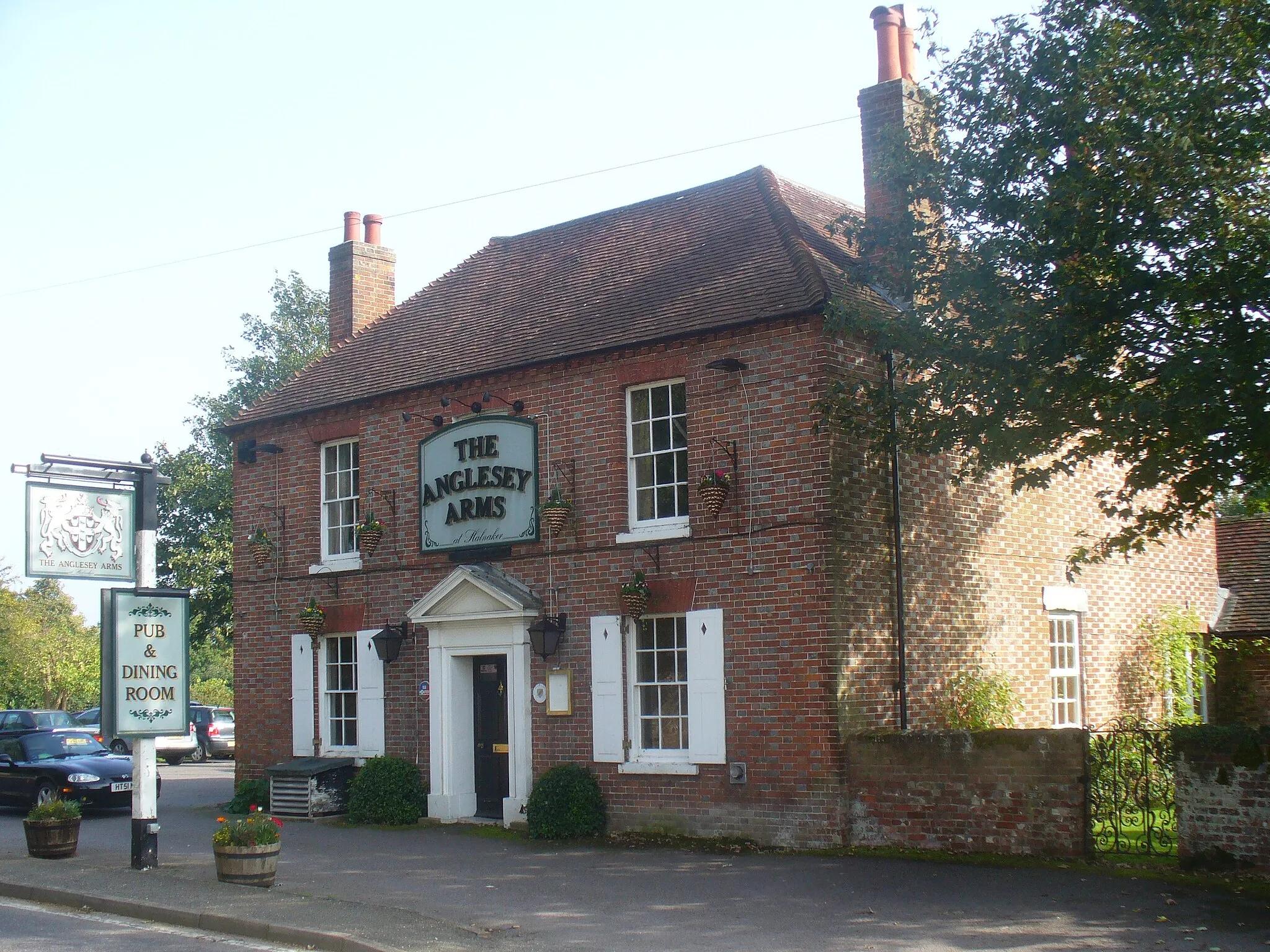 Photo showing: The Anglesey Arms, Halnaker