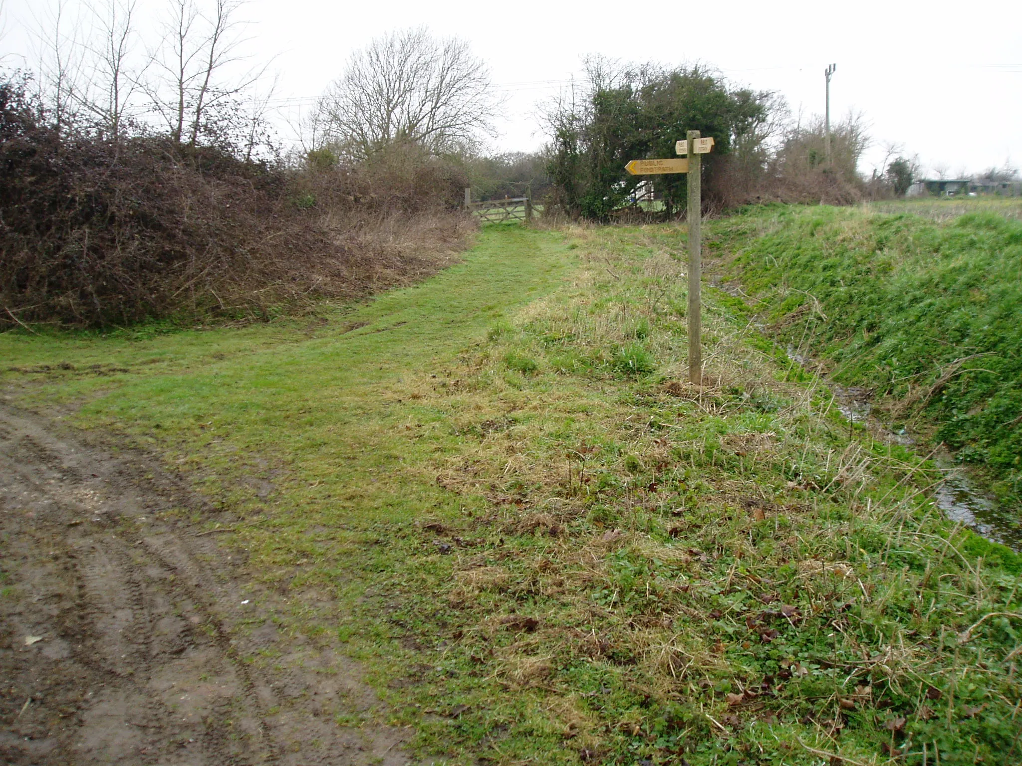 Photo showing: Junction of Footpaths 61 and 62