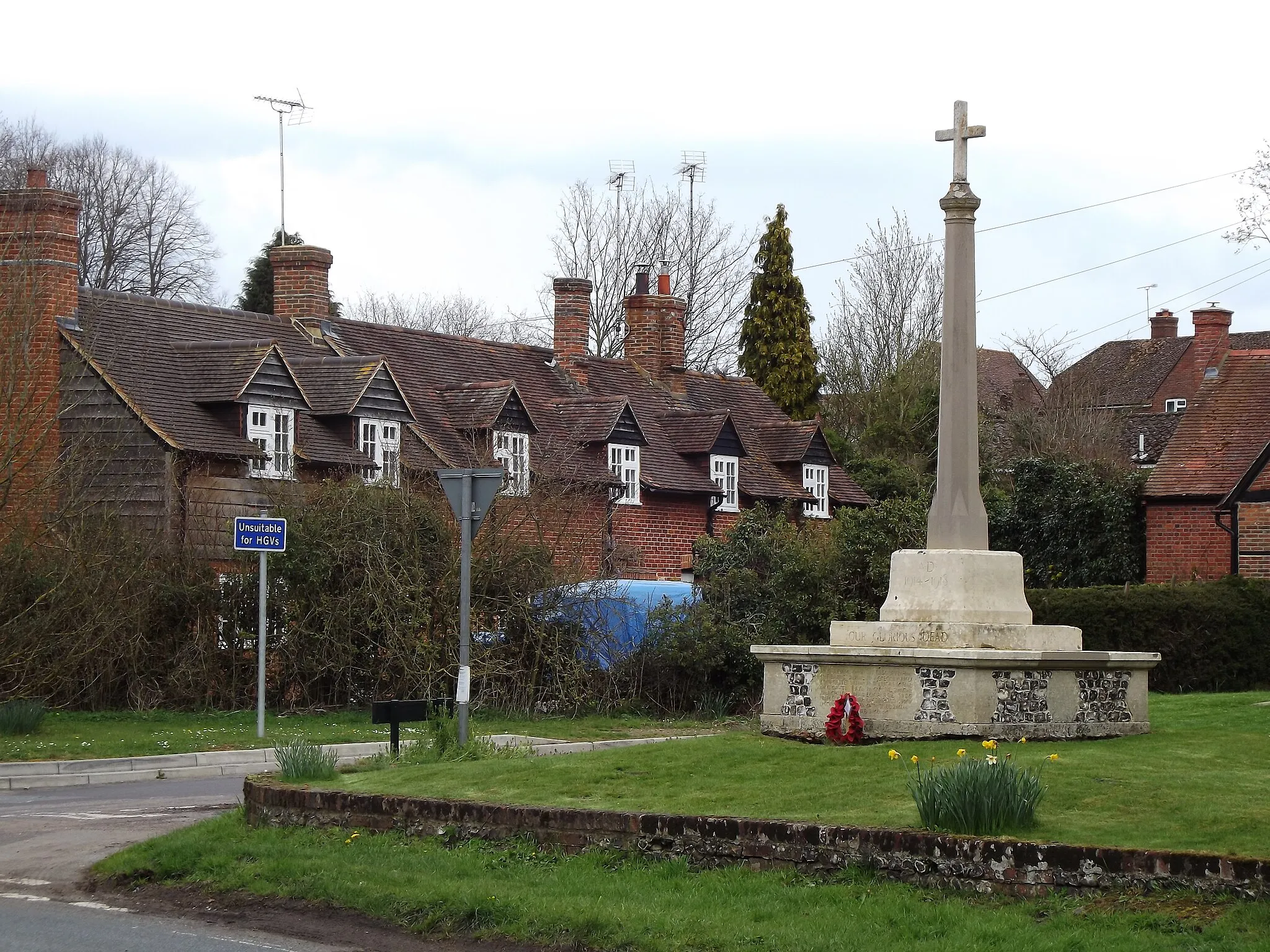 Photo showing: South Warnborough War Memorial