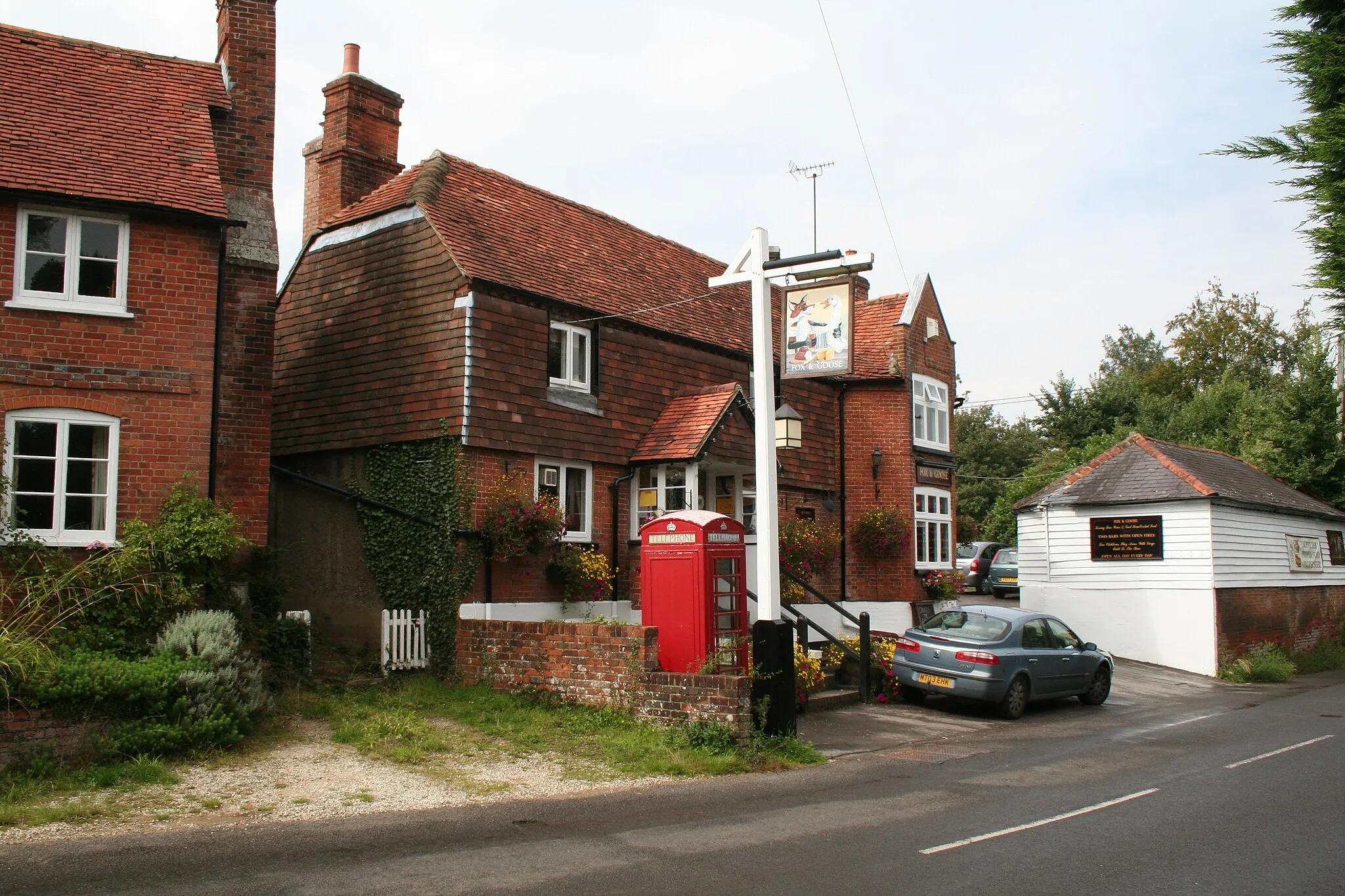 Photo showing: Greywell:  The 'Fox and Goose'