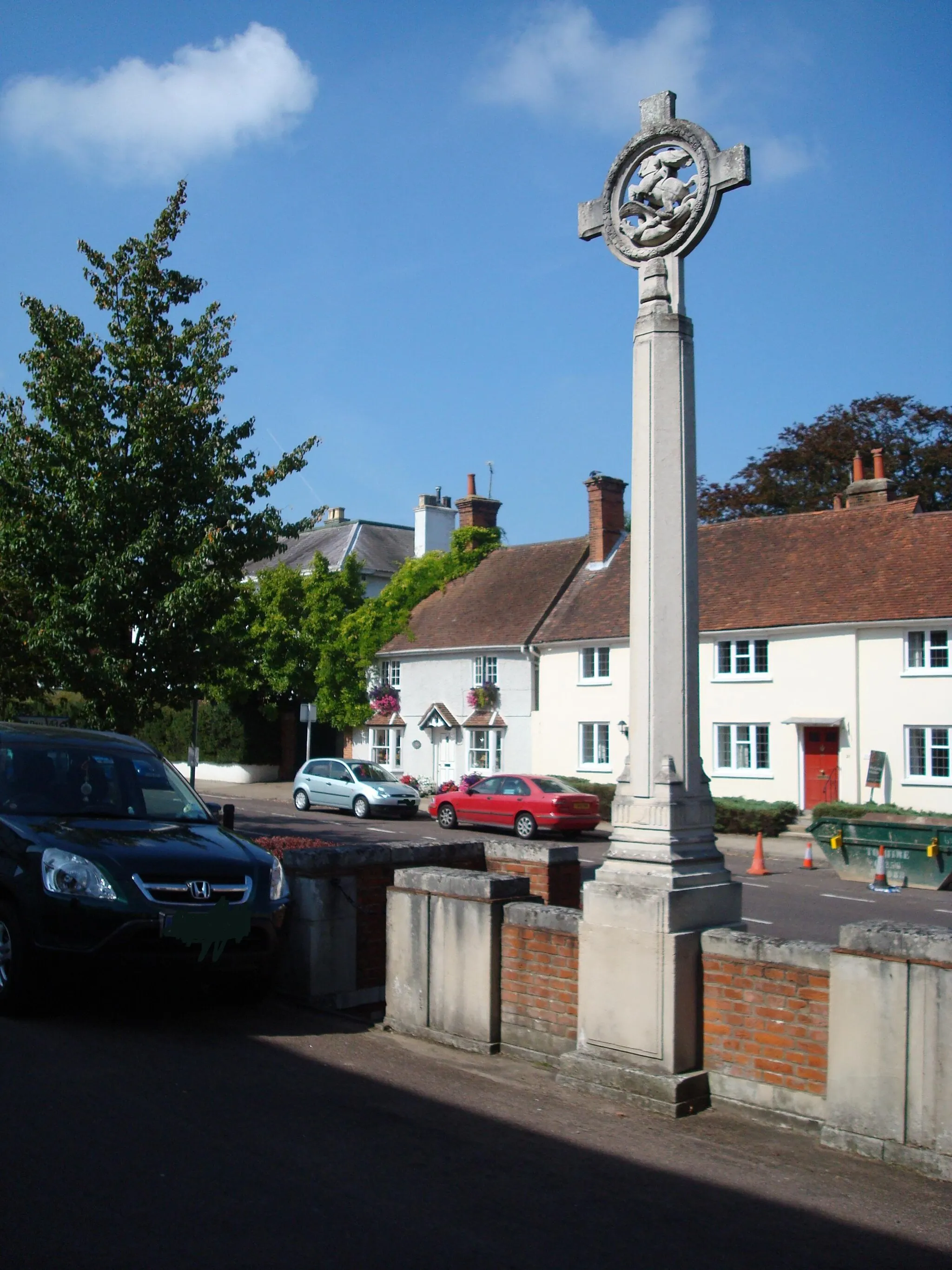 Photo showing: The war memorial in Odiham - a historic village and large civil parish in the Hart district of Hampshire, England. S Knights, Oct 2007, my pic