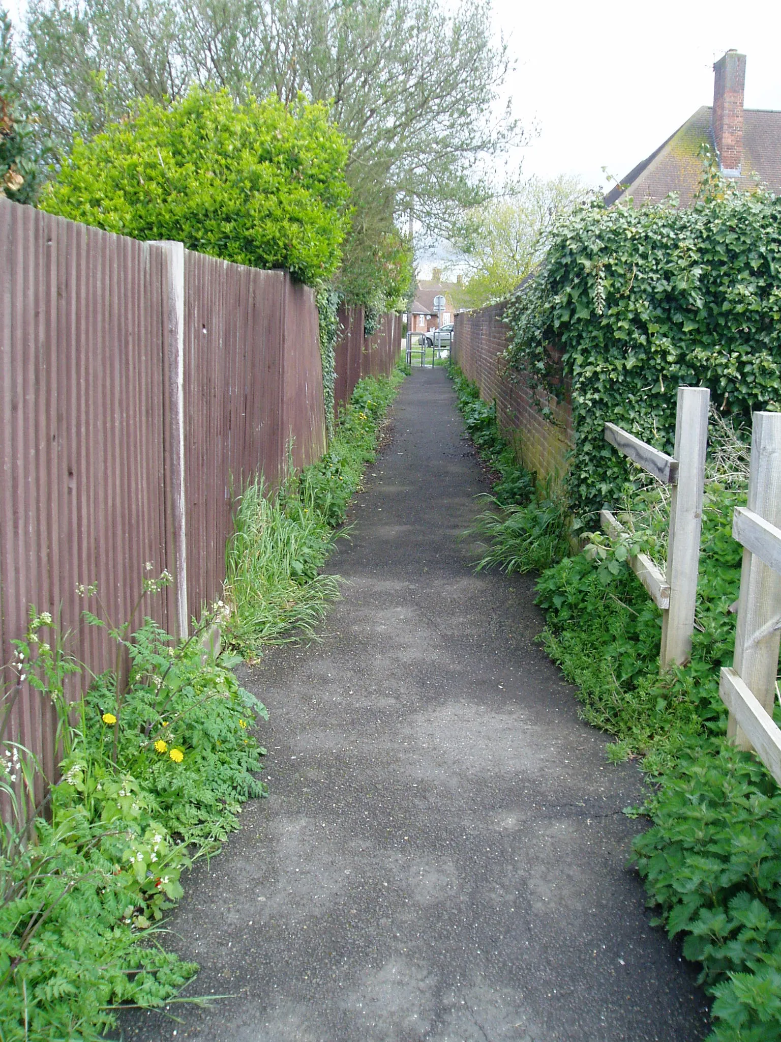 Photo showing: Twitten to St Richards Road