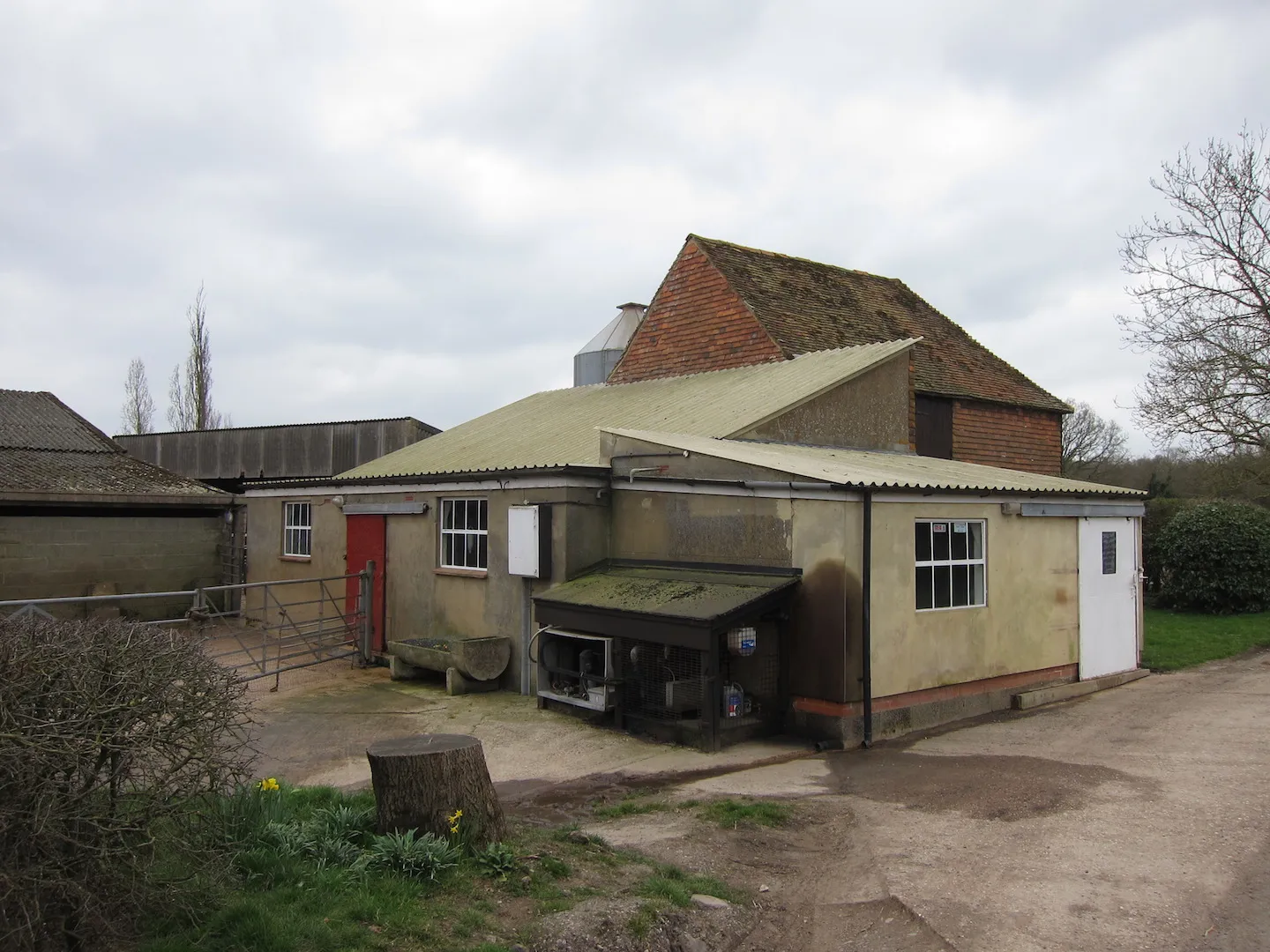 Photo showing: Barn at Lowlands Farm