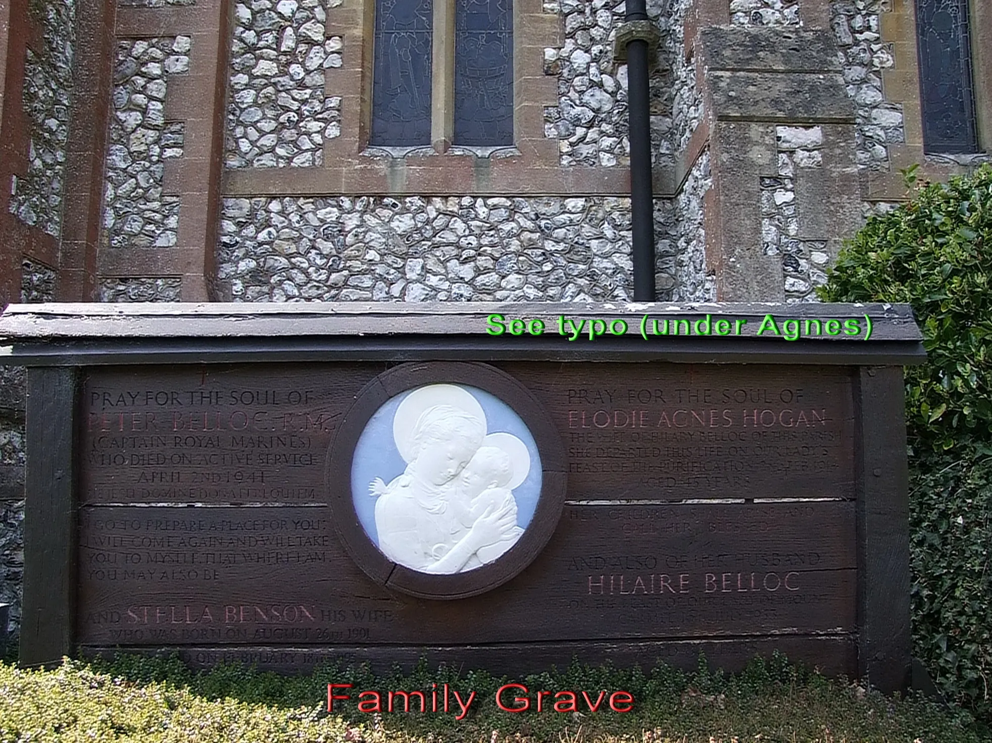 Photo showing: Hilaire Belloc's family grave