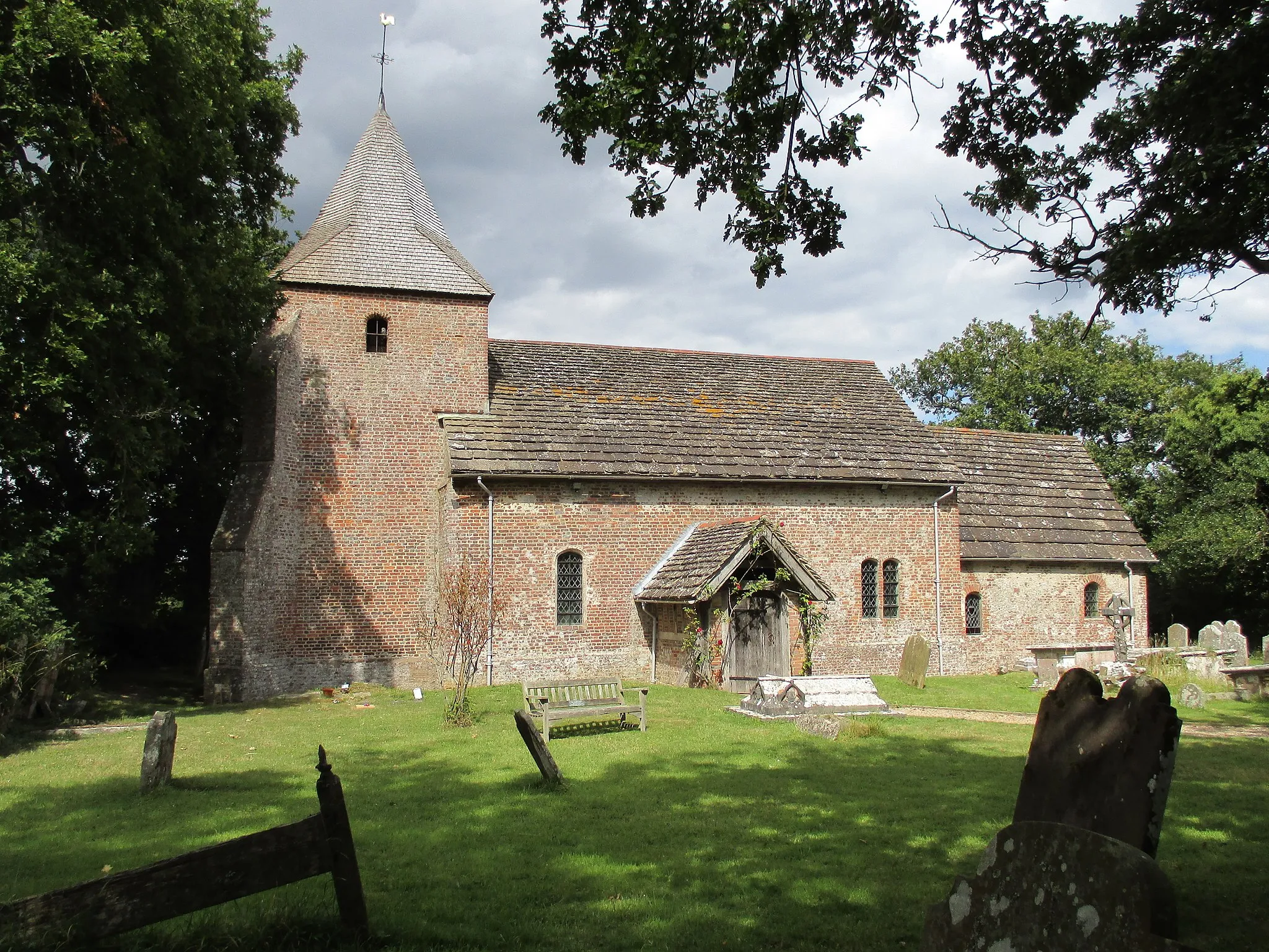 Photo showing: St Peter's parish church, Twineham, West Sussex, seen from the south