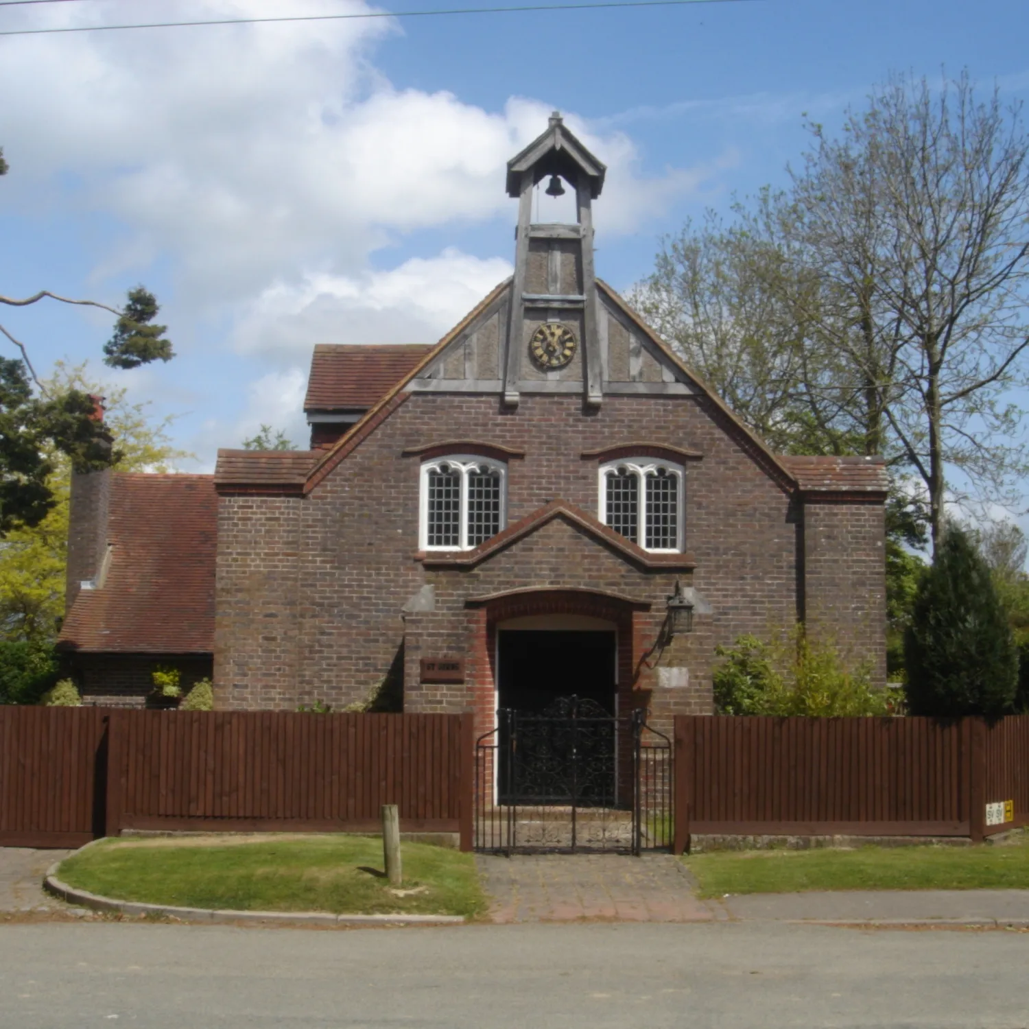 Photo showing: Former Roman Catholic church of St John the Evangelist, Ansty, West Sussex, England. Built in 1905, closed about 1962 and now a house