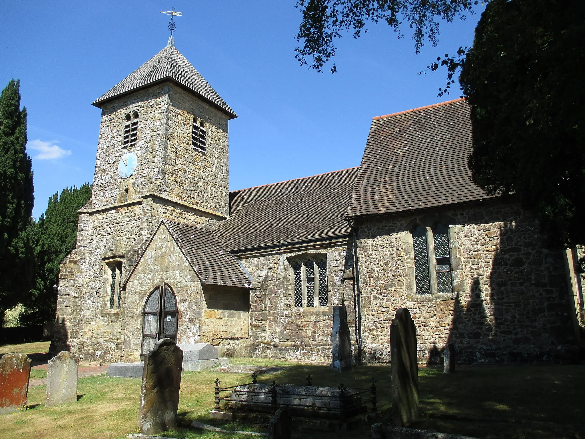 Photo showing: The parish church of Wivelsfield, East Sussex, seen from the south-est.