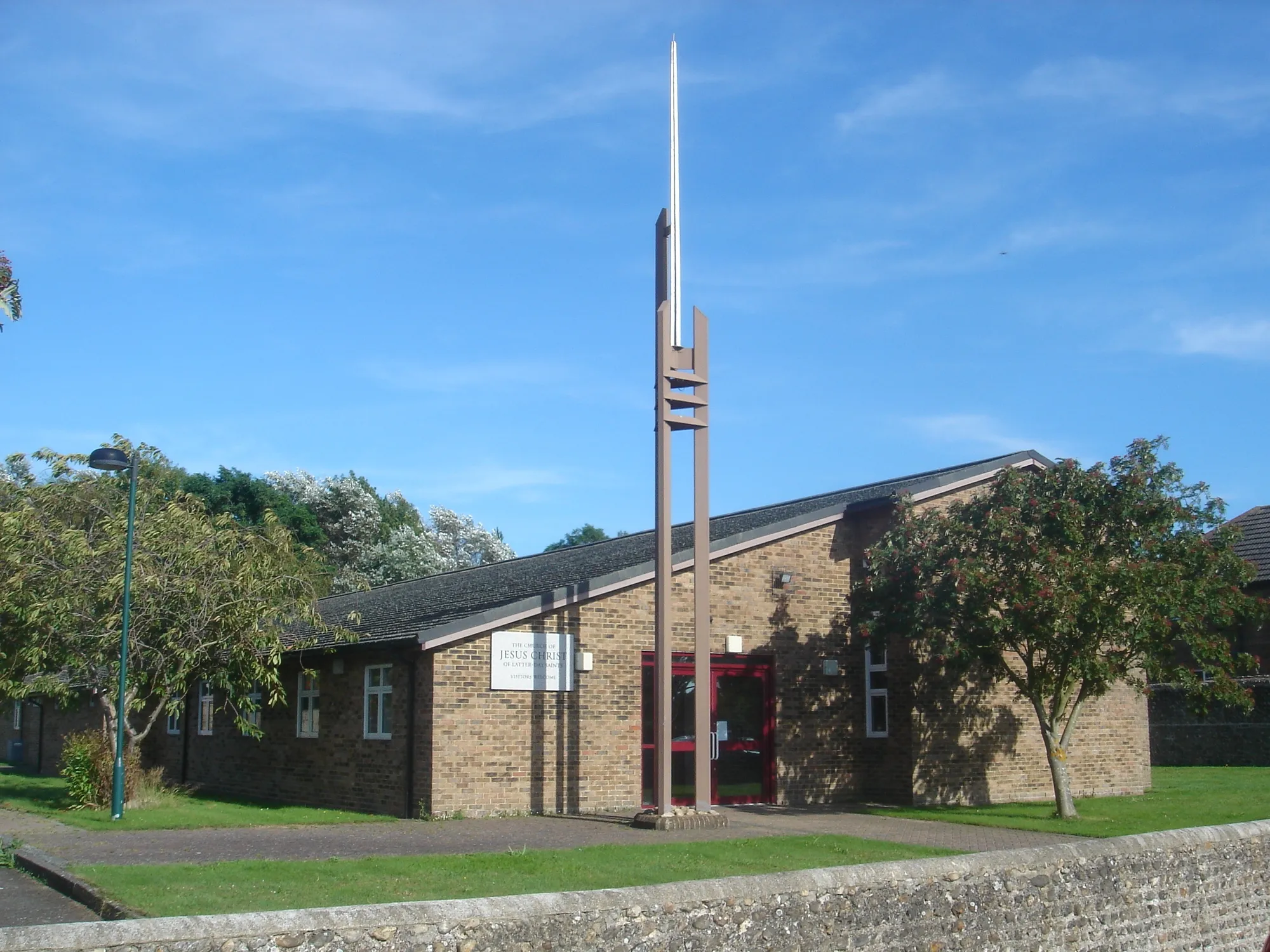 Photo showing: A meetinghouse of The Church of Jesus Christ of Latter-day Saints, Goring Street, Goring-by-Sea, Worthing, West Sussex, England.  Built in 1984.