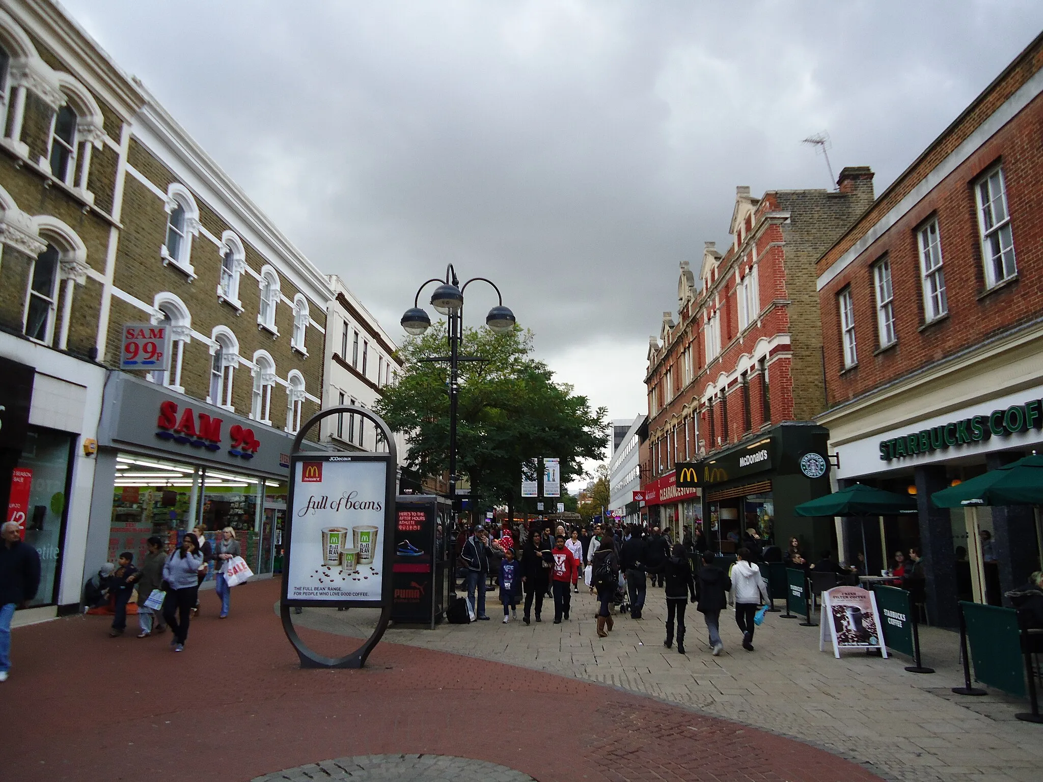 Photo showing: High Street, Hounslow