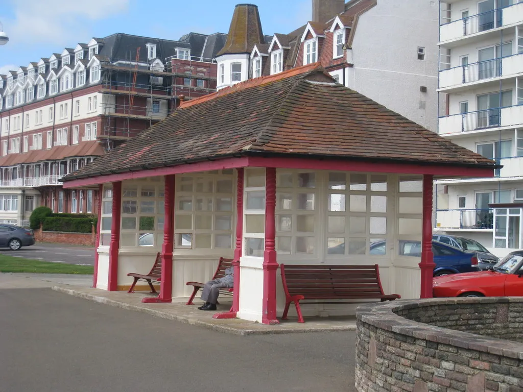 Photo showing: Shelter on De La Warr Parade