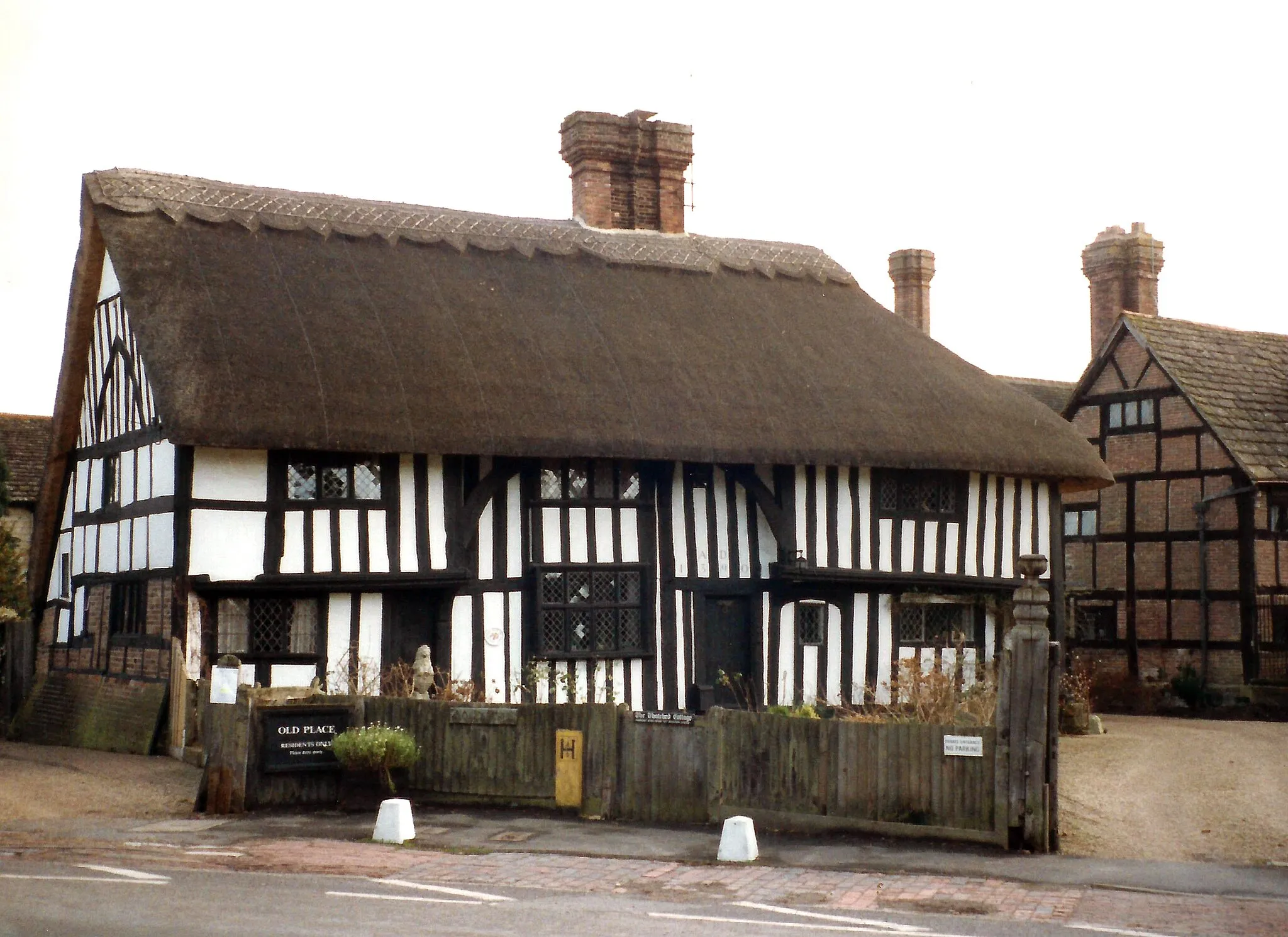 Photo showing: Grade II* listed 16th century thatched cottage, Lindfield, West Sussex